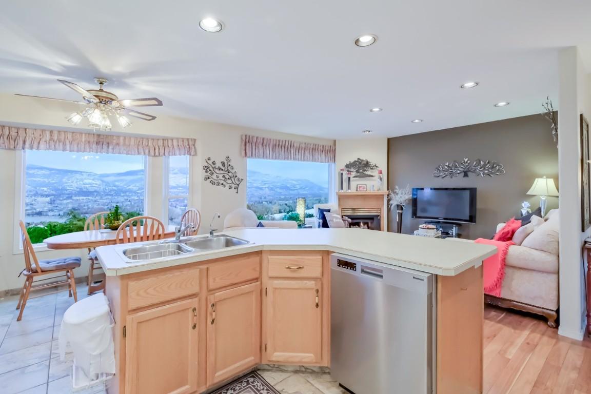 459 Ridge Place, Penticton, BC - Indoor Photo Showing Kitchen With Double Sink