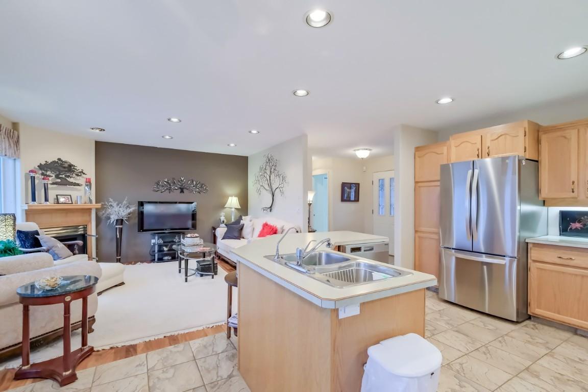 459 Ridge Place, Penticton, BC - Indoor Photo Showing Kitchen With Double Sink