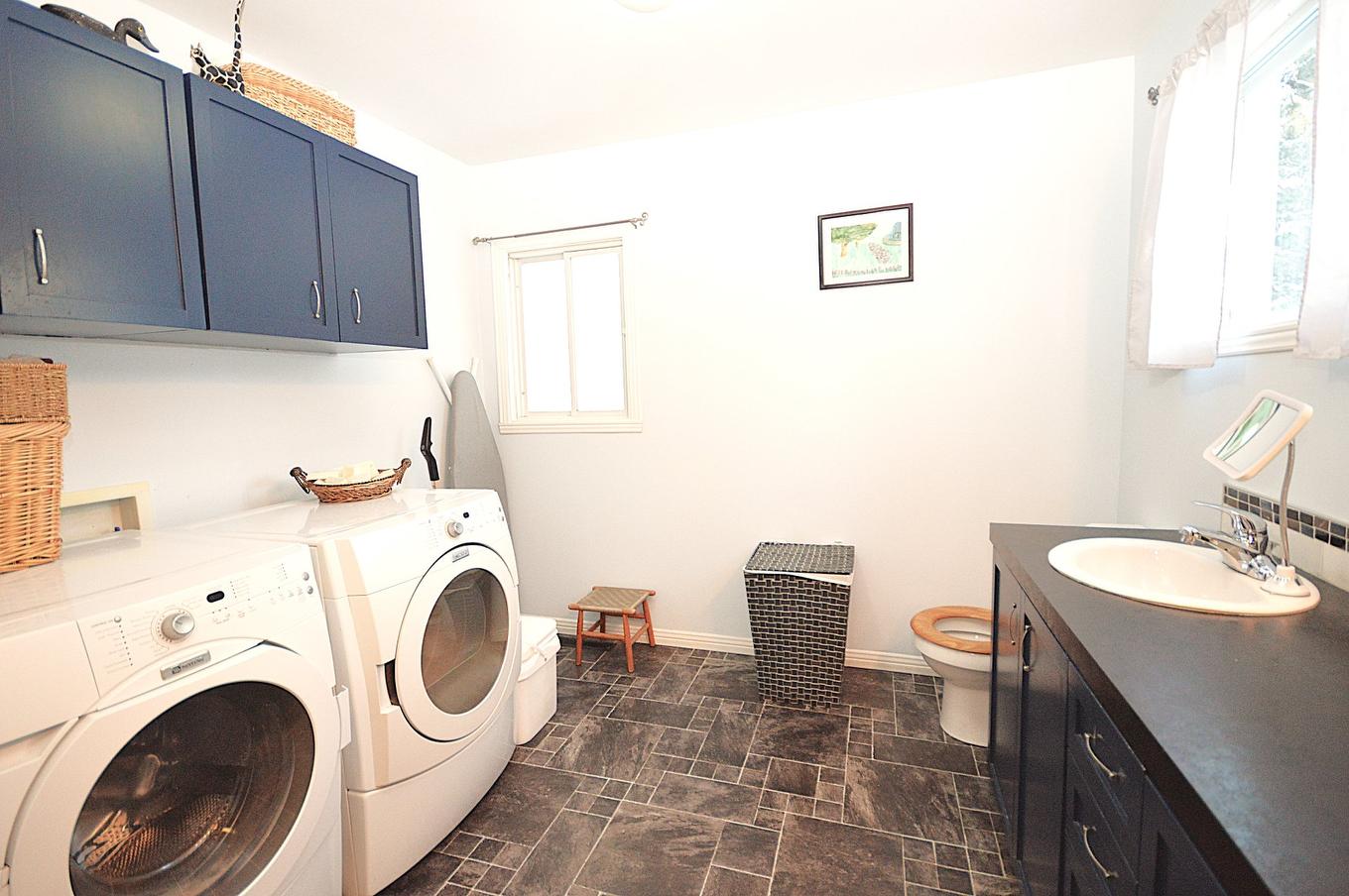 Salle de bains - 591 Rue King, Mont-Blanc, QC - Indoor Photo Showing Laundry Room