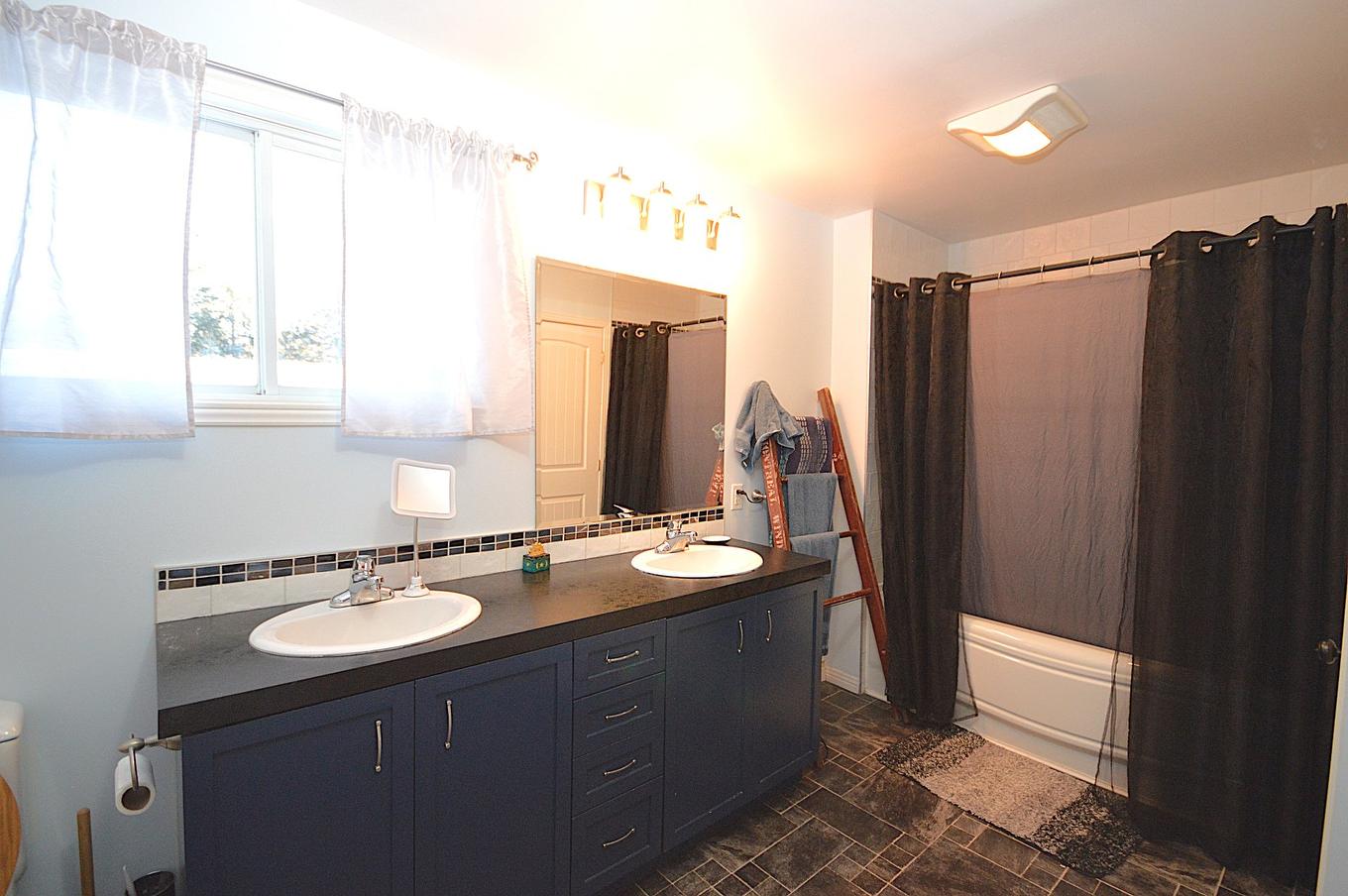 Salle de bains - 591 Rue King, Mont-Blanc, QC - Indoor Photo Showing Bathroom