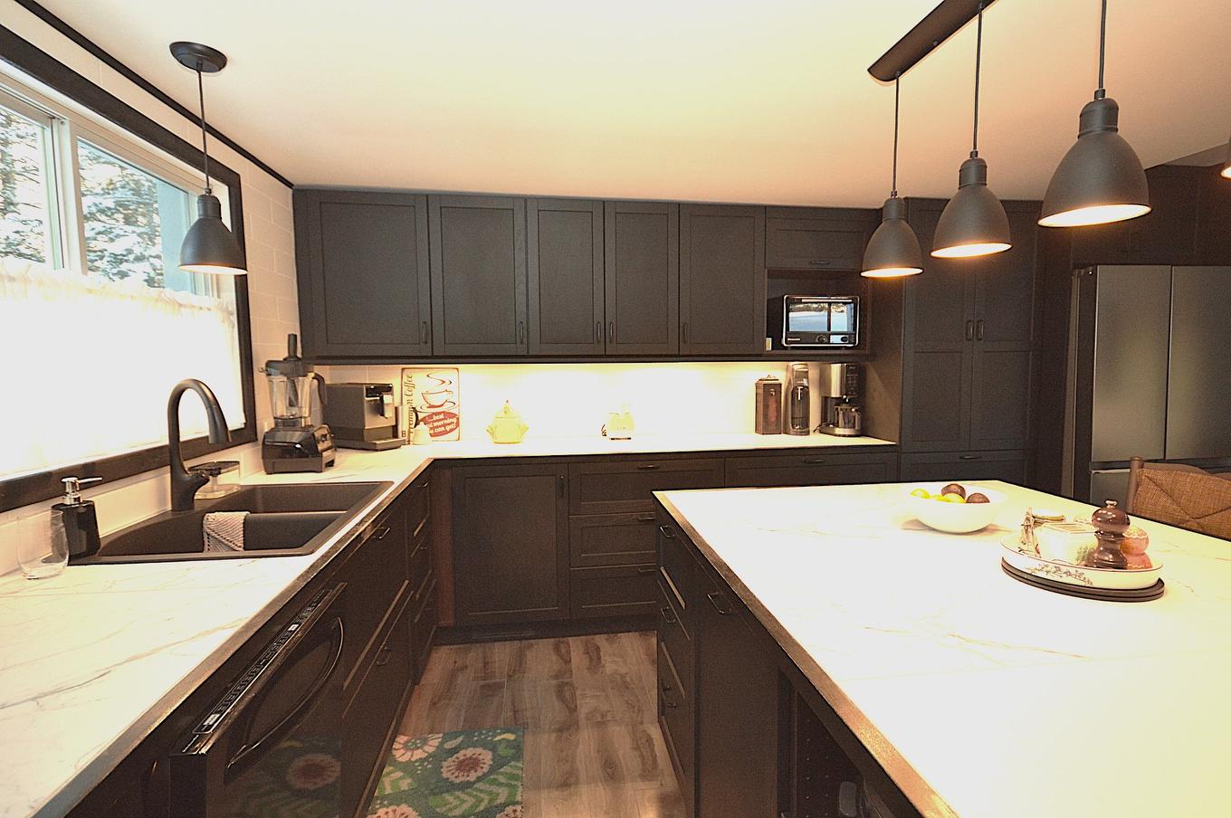 Cuisine - 591 Rue King, Mont-Blanc, QC - Indoor Photo Showing Kitchen With Double Sink