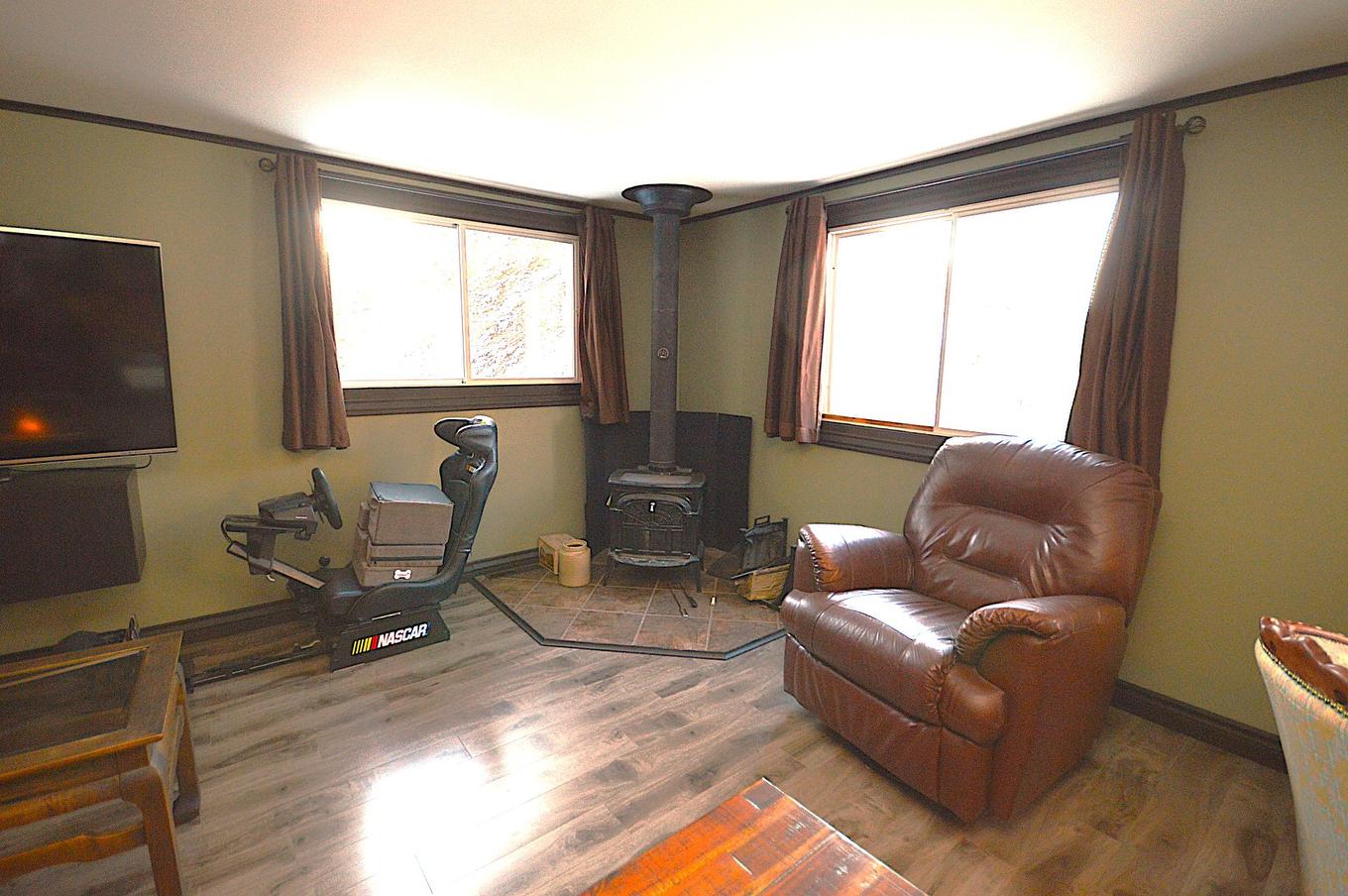 Salon - 591 Rue King, Mont-Blanc, QC - Indoor