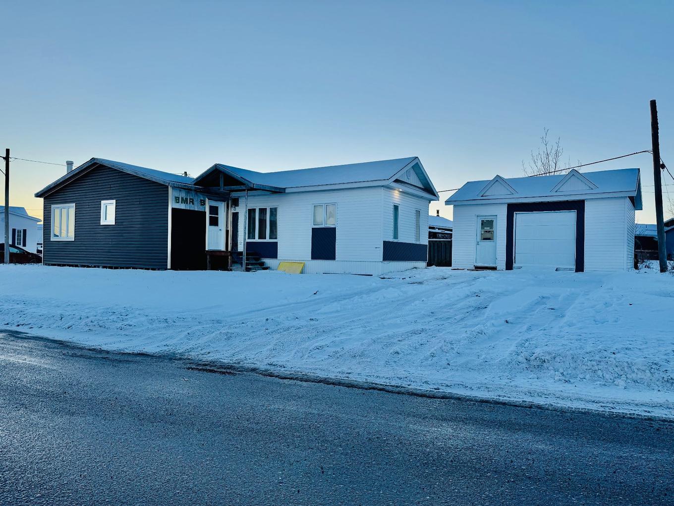 Façade - 1605 1Re Rue, Havre-Saint-Pierre, QC - Outdoor