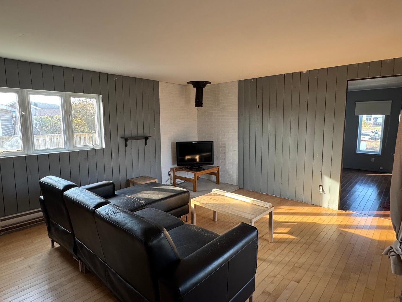 Salon - 1605 1Re Rue, Havre-Saint-Pierre, QC - Indoor Photo Showing Living Room With Fireplace