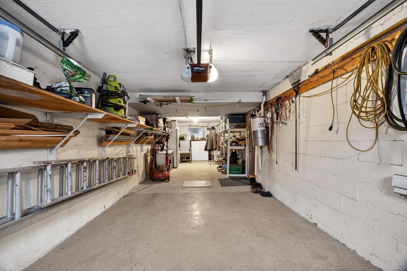 Garage - 3215 - 3217 Av. Laurier E., Montréal (Rosemont/La Petite-Patrie), QC - Indoor Photo Showing Garage