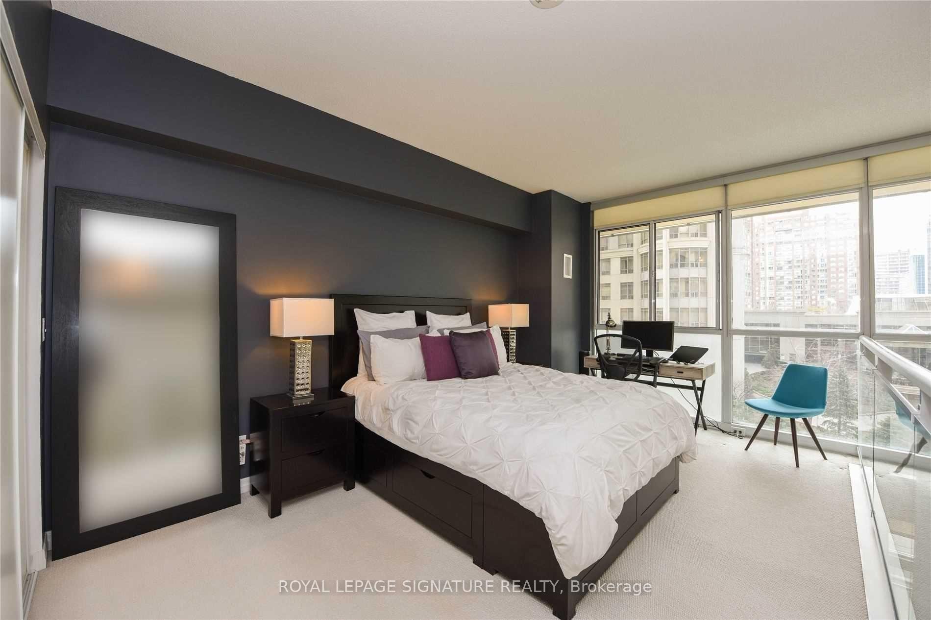 304-225 Webb Drive, Mississauga, ON - Indoor Photo Showing Bedroom