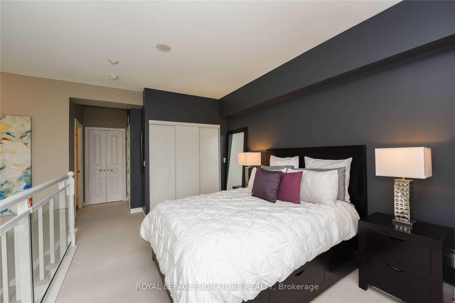 304-225 Webb Drive, Mississauga, ON - Indoor Photo Showing Bedroom