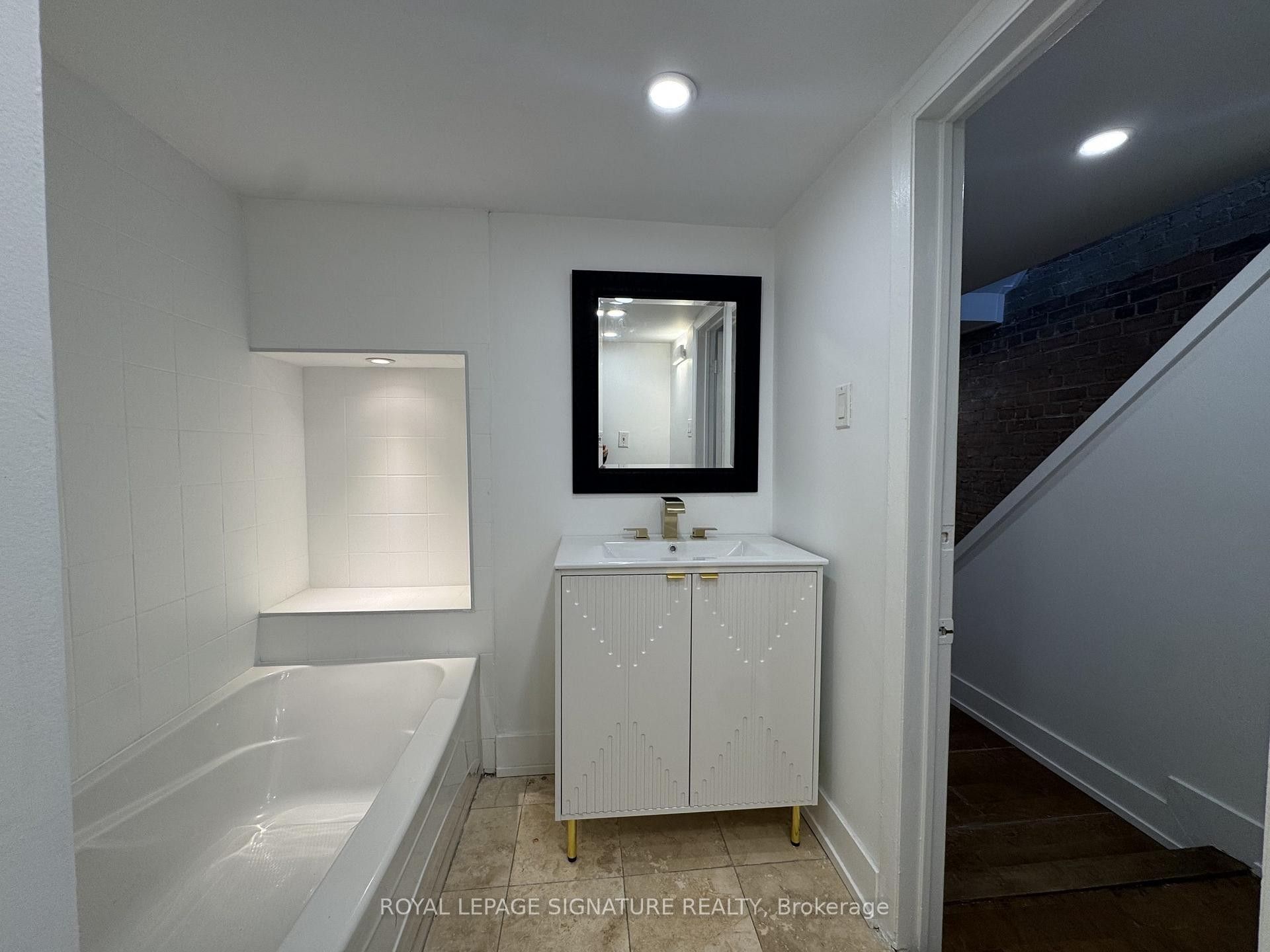 Main & Lower-25 Firstbrooke Road, Toronto, ON