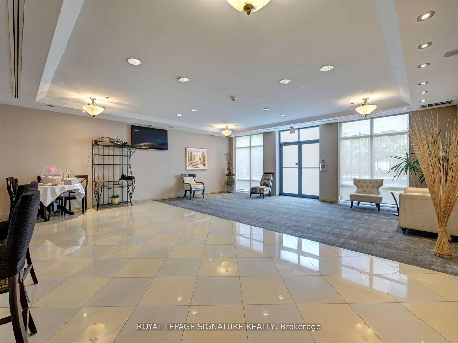 311-220 Forum Drive, Mississauga, ON - Indoor Photo Showing Other Room