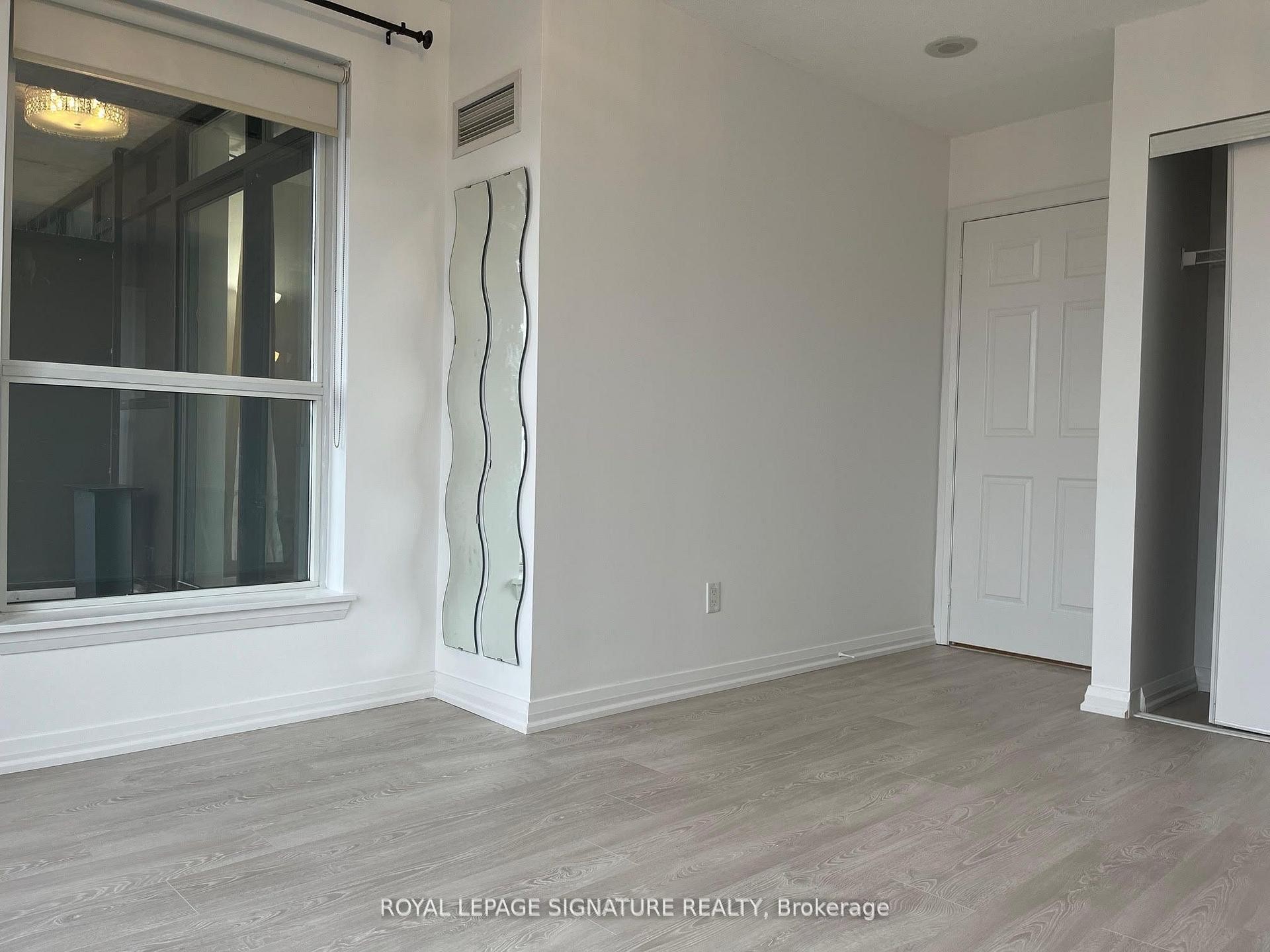 311-220 Forum Drive, Mississauga, ON - Indoor Photo Showing Other Room