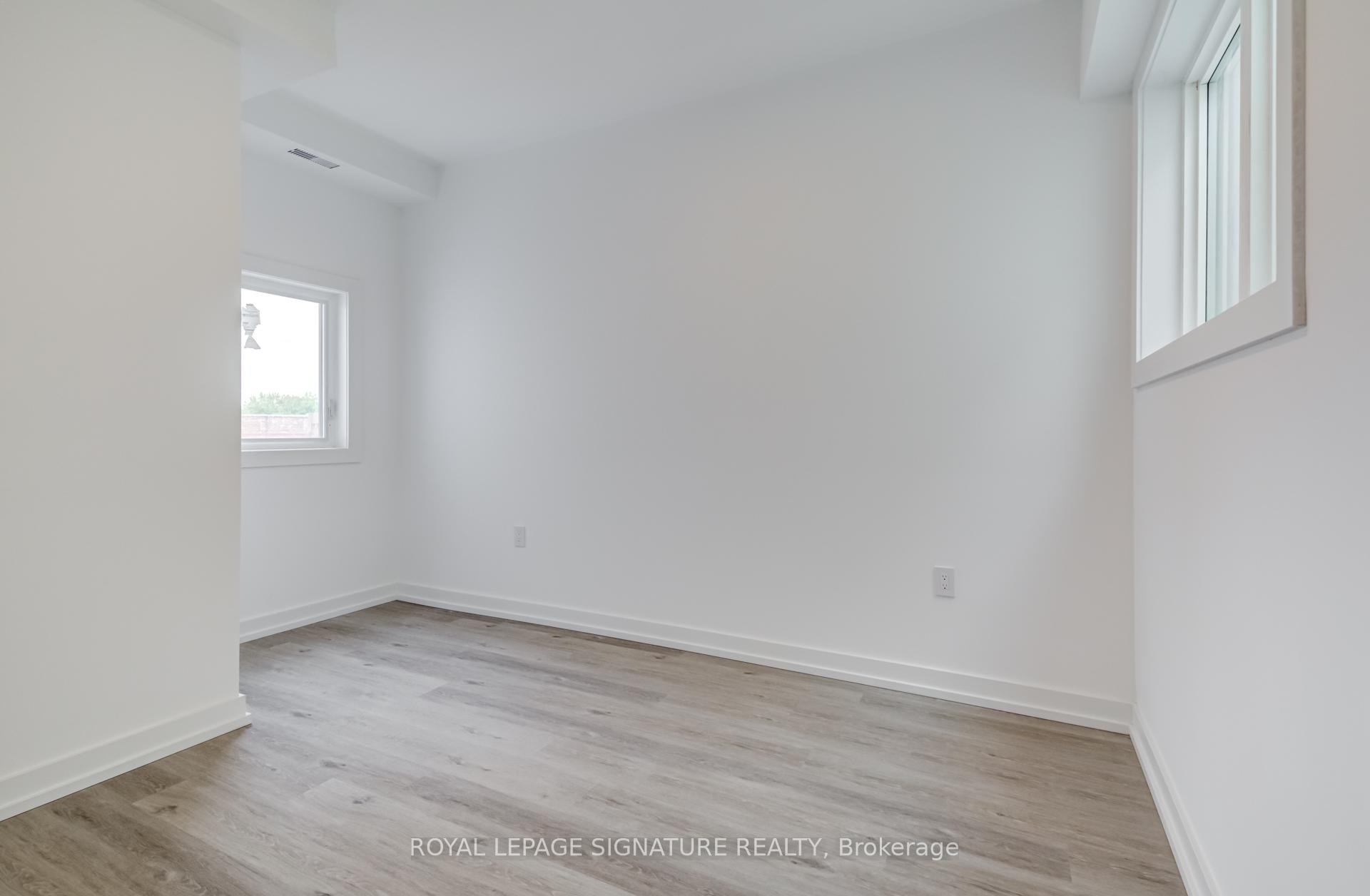 8-3039 Dundas Street W, Toronto, ON - Indoor Photo Showing Other Room