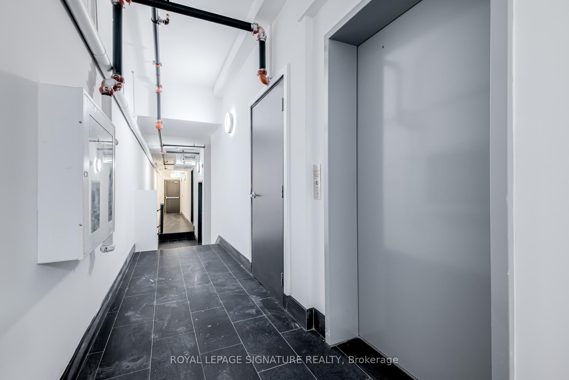 8-3039 Dundas Street W, Toronto, ON - Indoor Photo Showing Other Room