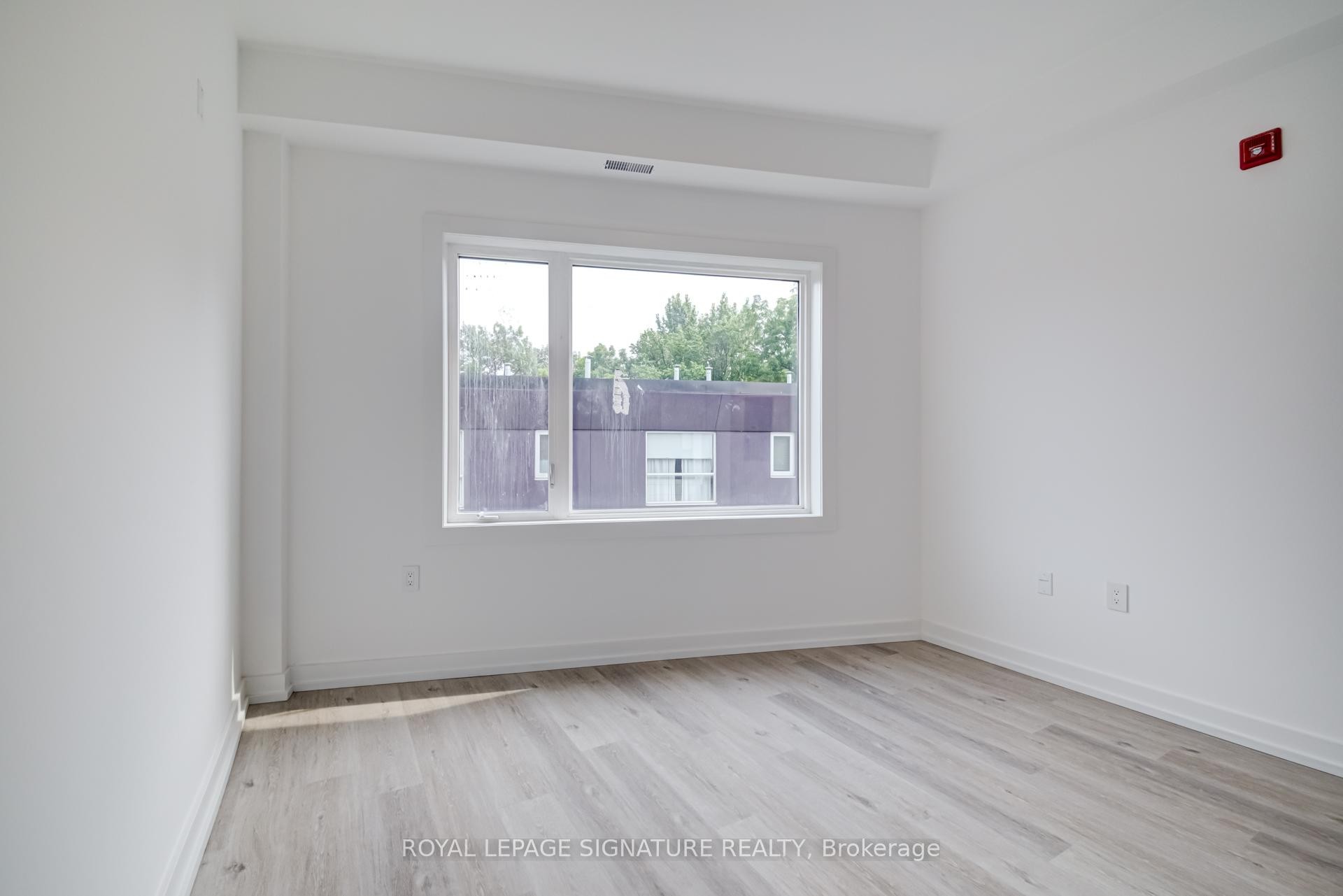 8-3039 Dundas Street W, Toronto, ON - Indoor Photo Showing Other Room