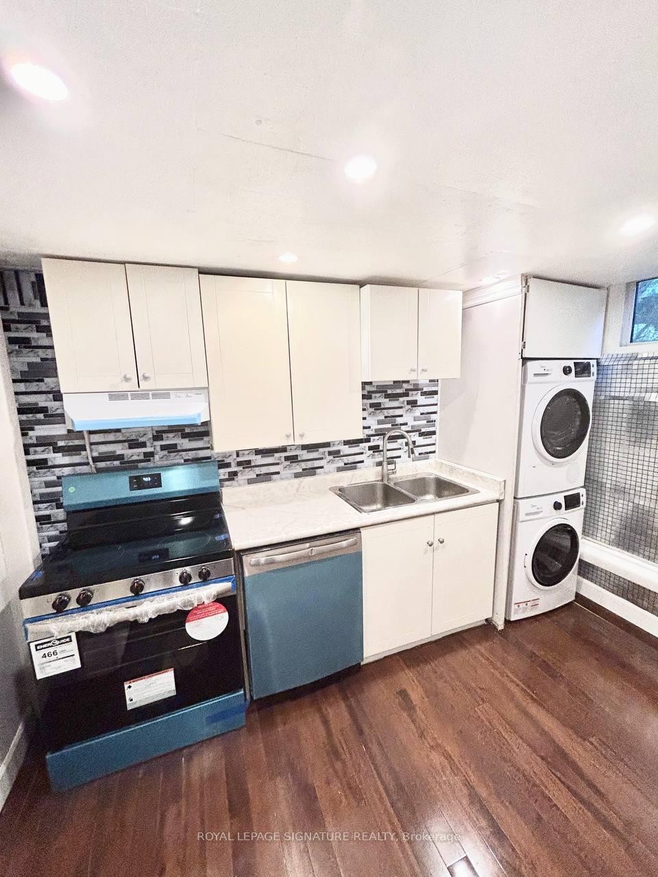 Bsmt-217 Altamira Road, Richmond Hill, ON - Indoor Photo Showing Kitchen With Double Sink