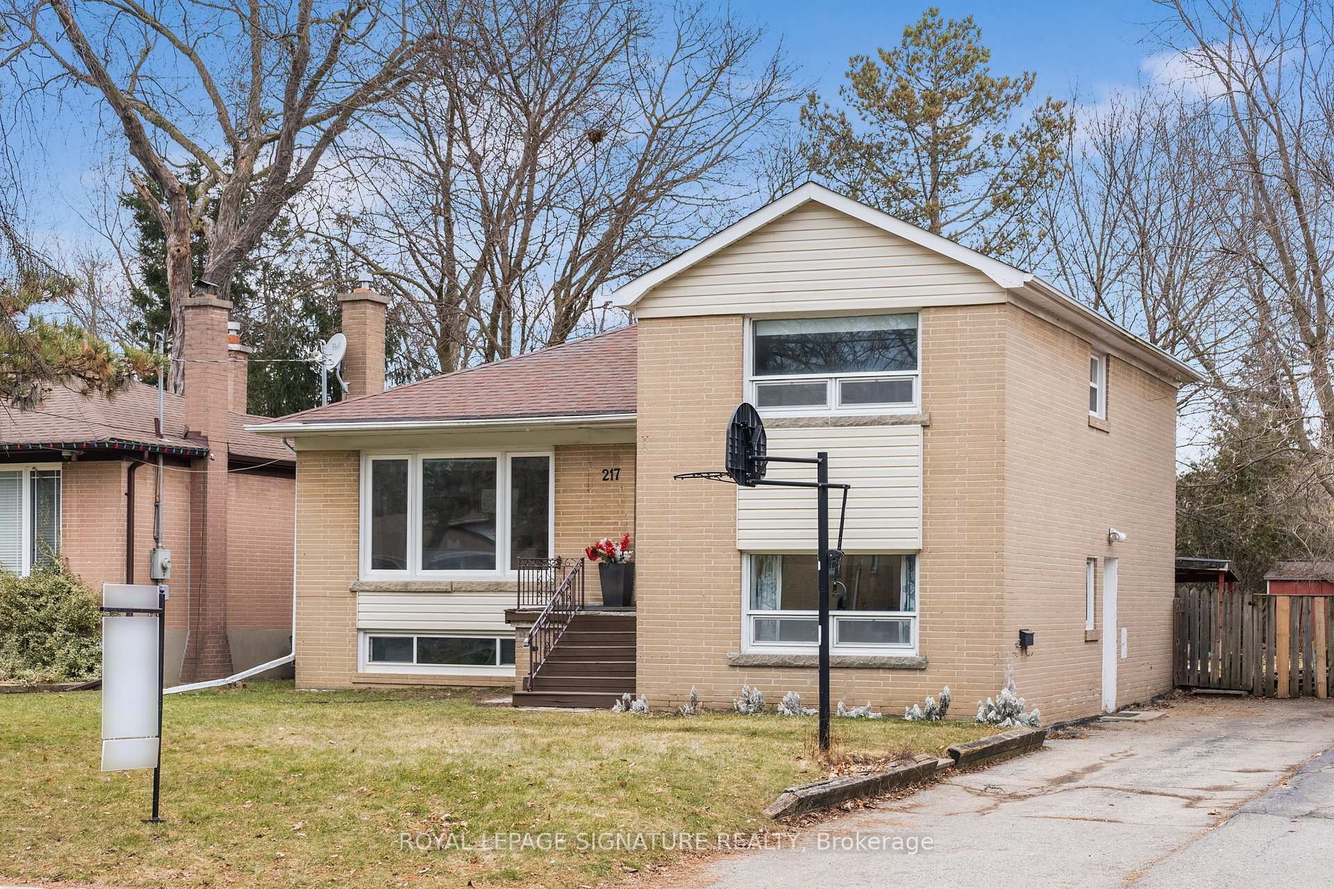 Bsmt-217 Altamira Road, Richmond Hill, ON - Outdoor