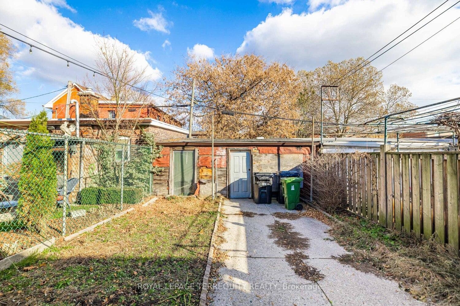 Top Floor-171 Christie Street, Toronto, ON - Outdoor