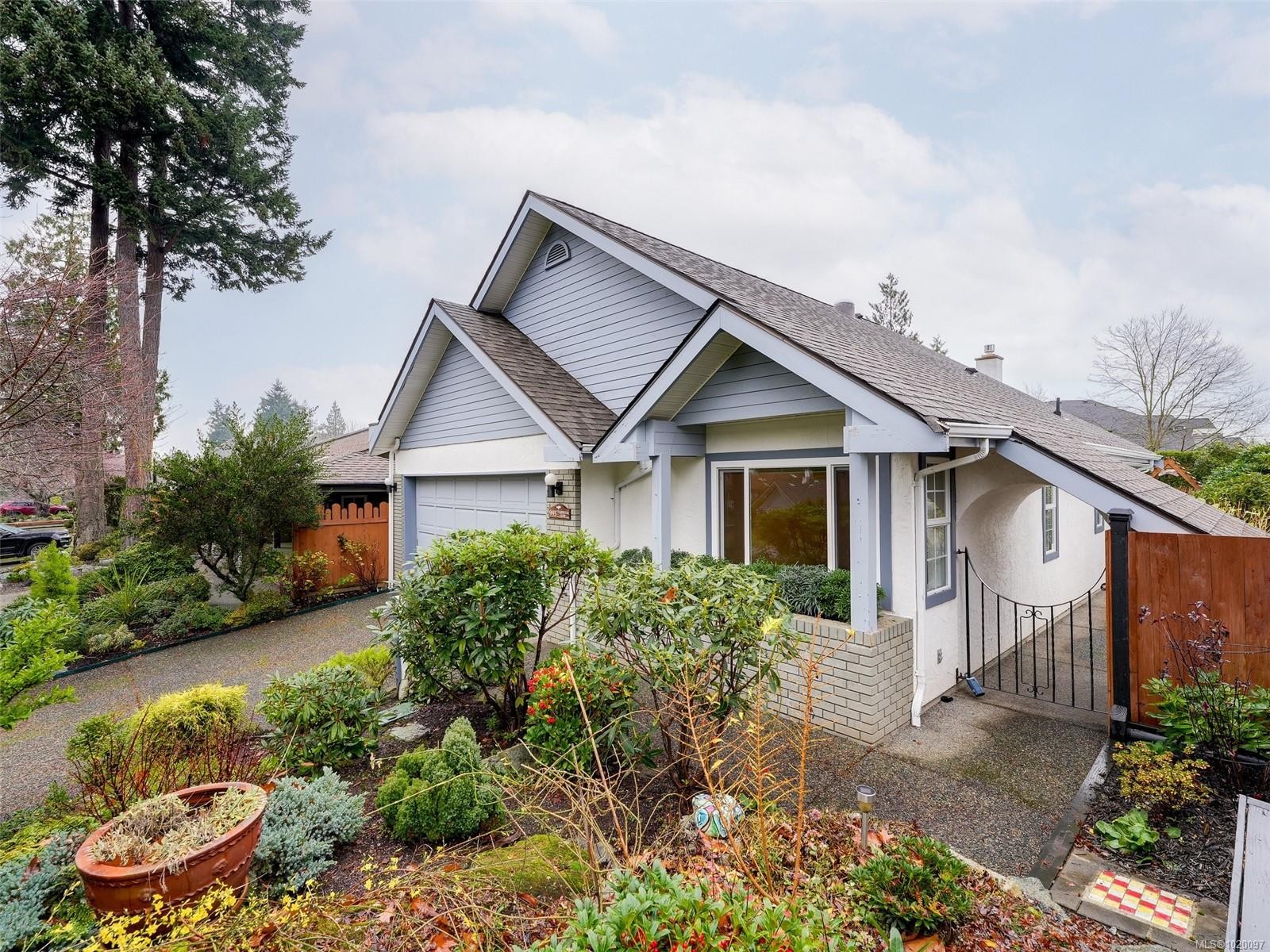 993 Scottswood Close, Saanich, BC
