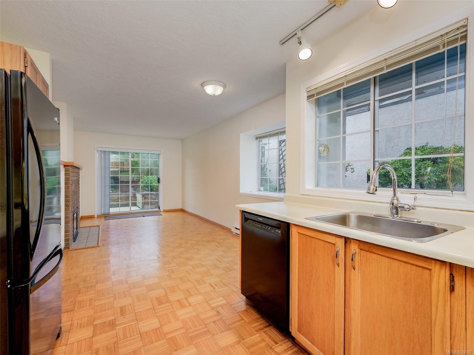 993 Scottswood Close, Saanich, BC