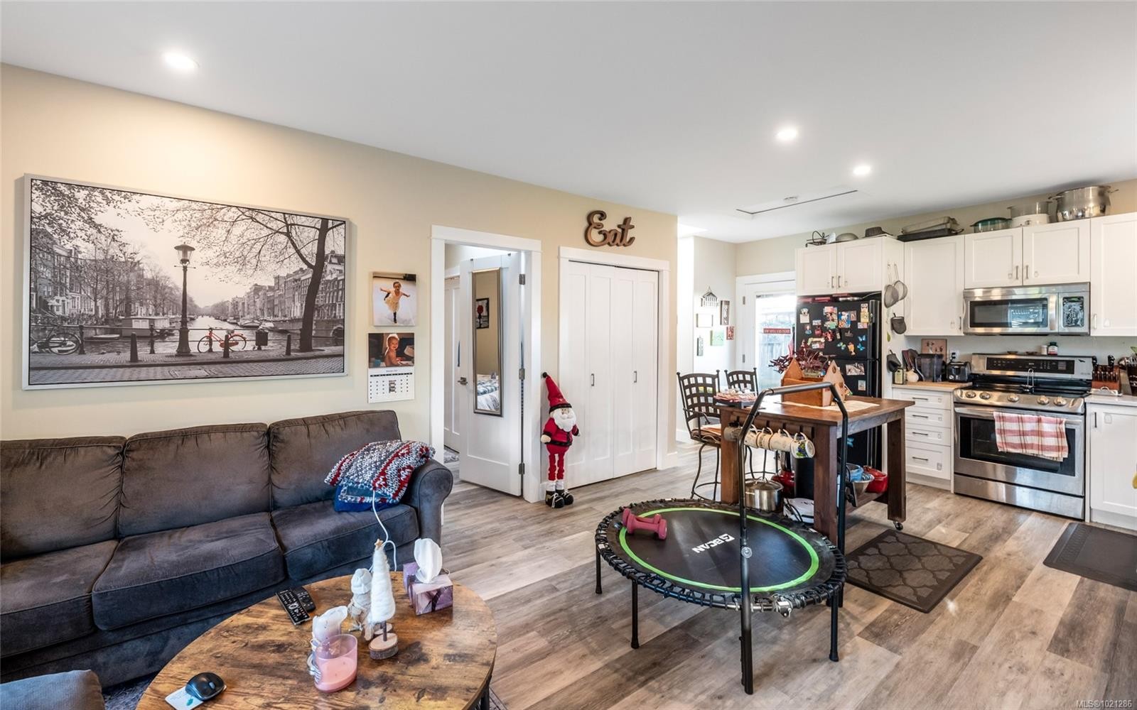 3026 Donald St, Saanich, BC