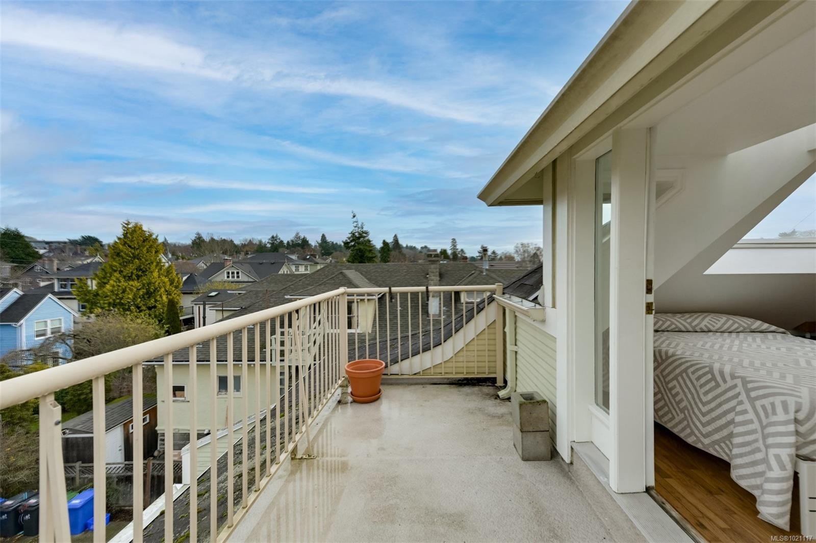 301-1120 Richardson St, Victoria, BC - Outdoor With Exterior