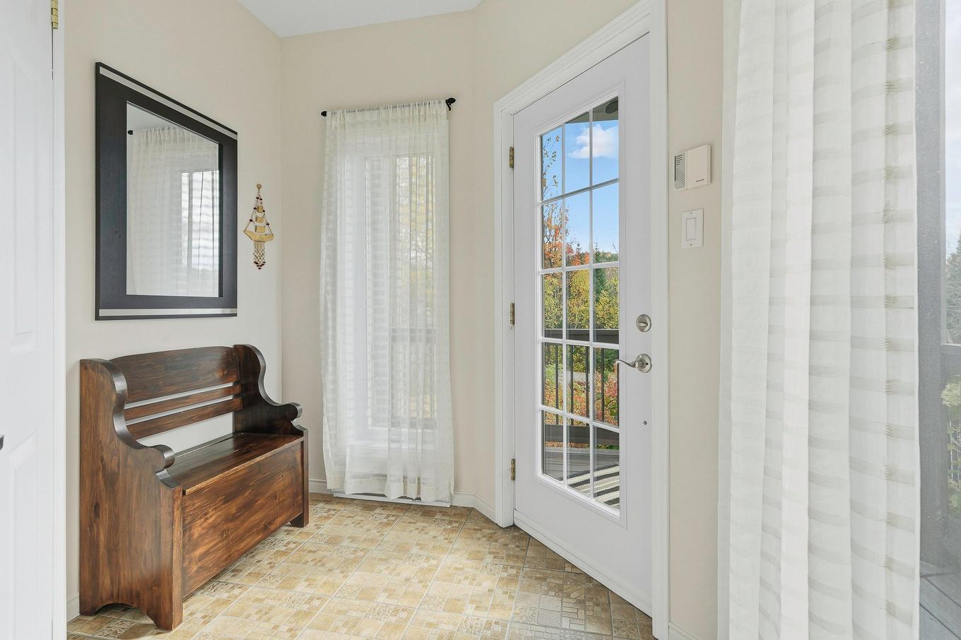 Hall d'entrée/Vestibule - 311 Mtée Du Versant-Sud S., Sainte-Agathe-Des-Monts, QC - Indoor Photo Showing Other Room