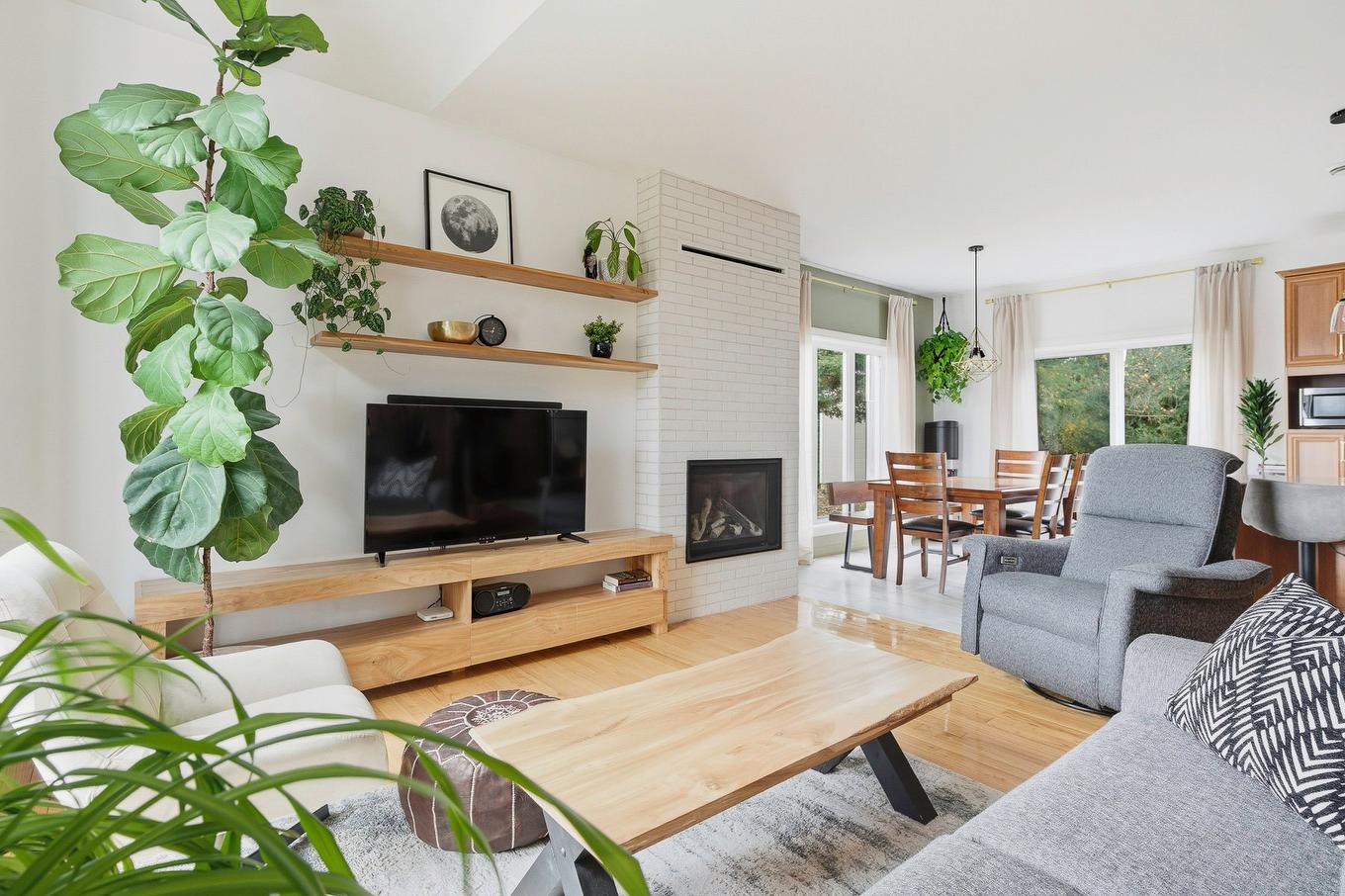 Salon - 311 Mtée Du Versant-Sud S., Sainte-Agathe-Des-Monts, QC - Indoor Photo Showing Living Room