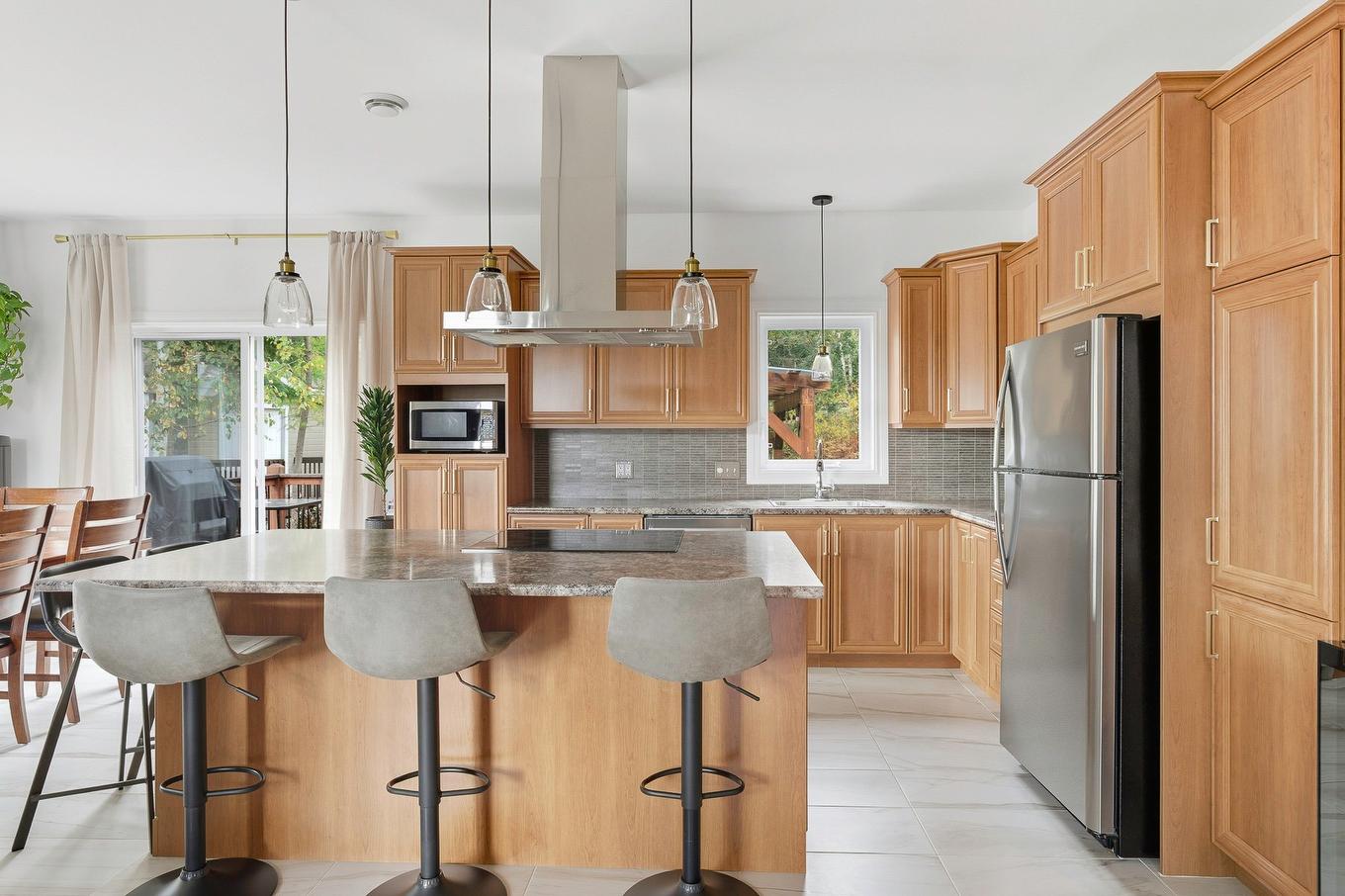 Cuisine - 311 Mtée Du Versant-Sud S., Sainte-Agathe-Des-Monts, QC - Indoor Photo Showing Kitchen With Double Sink With Upgraded Kitchen
