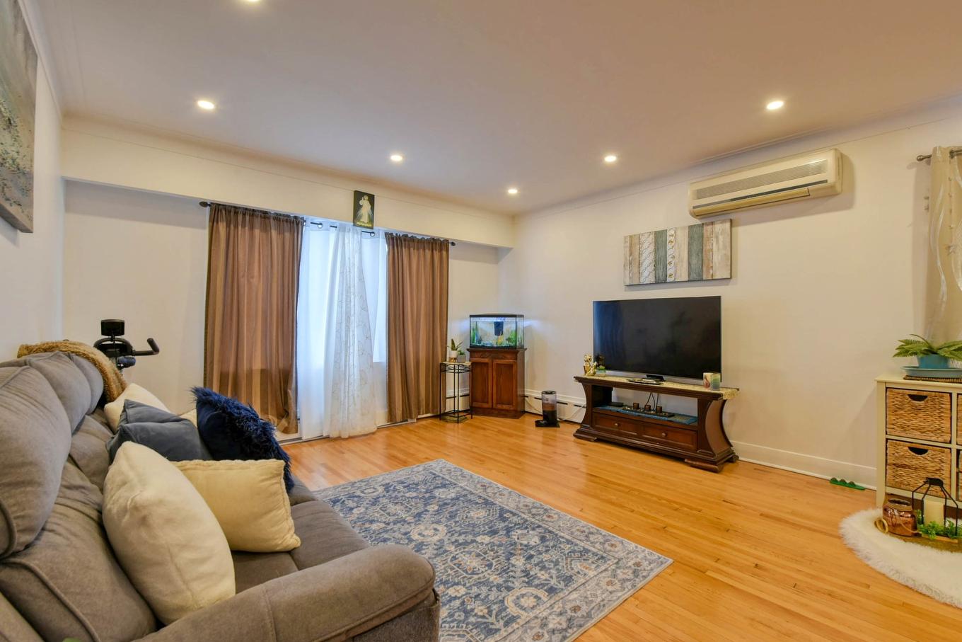 Salon - 1220 - 1222 Rue Montpellier, Montréal (Saint-Laurent), QC - Indoor Photo Showing Living Room