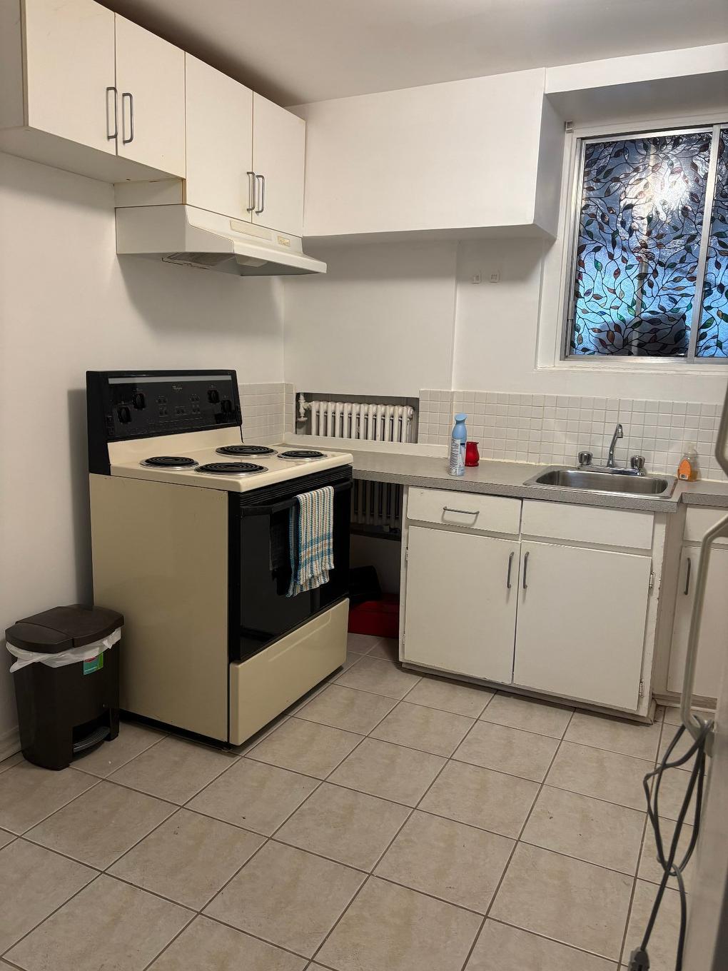 Cuisine - 1220 - 1222 Rue Montpellier, Montréal (Saint-Laurent), QC - Indoor