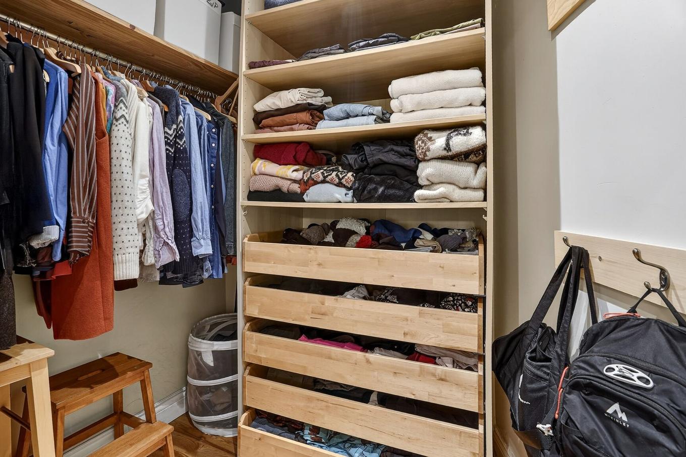 Walk-in closet - 1423 Rue Leclaire, Montréal (Mercier/Hochelaga-Maisonneuve), QC - Indoor With Storage