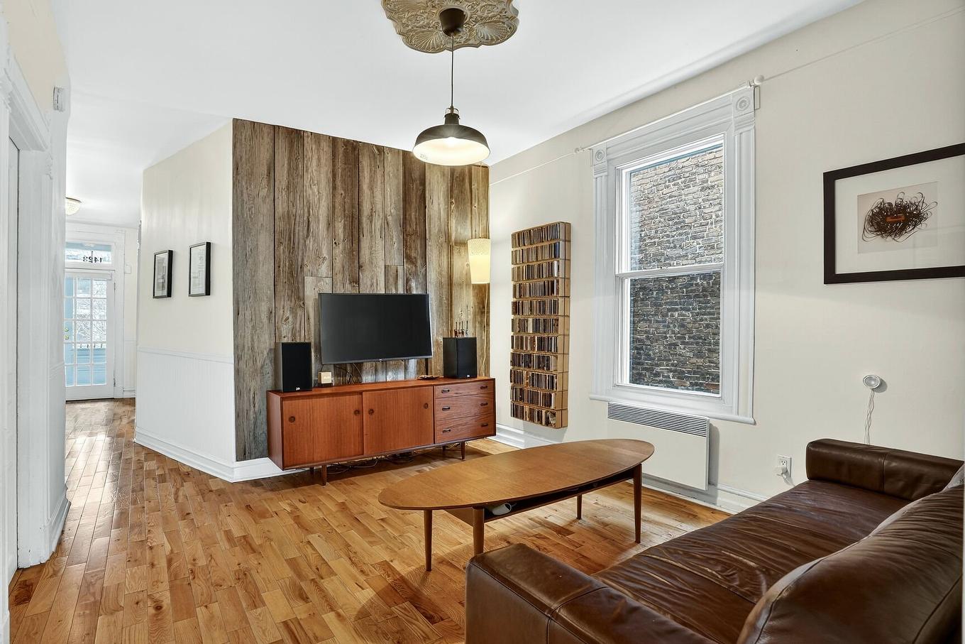 Living room - 1423 Rue Leclaire, Montréal (Mercier/Hochelaga-Maisonneuve), QC - Indoor Photo Showing Living Room