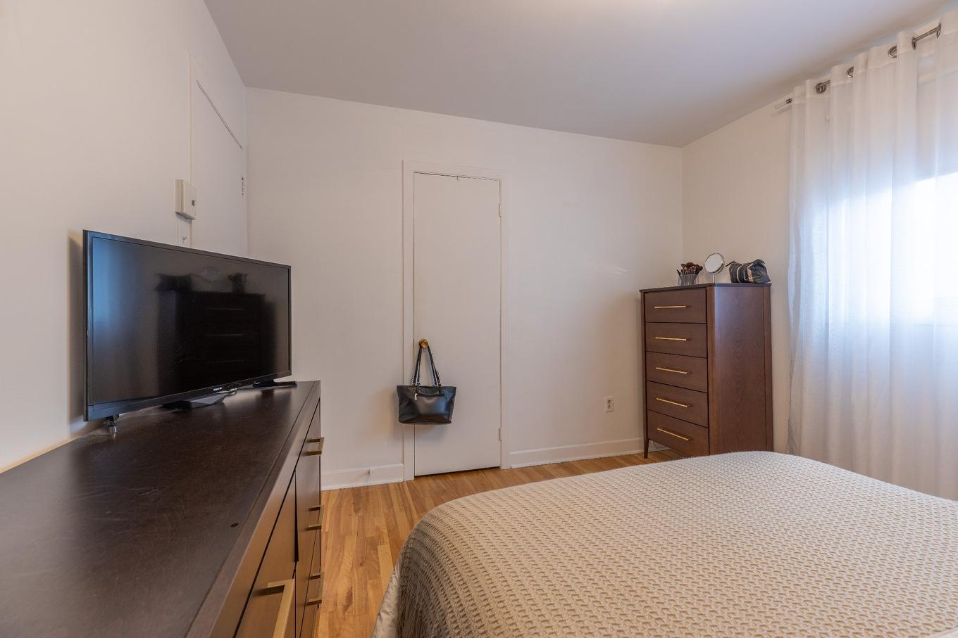 Primary bedroom - 6352 Boul. Des Roseraies, Montréal (Anjou), QC - Indoor Photo Showing Bedroom
