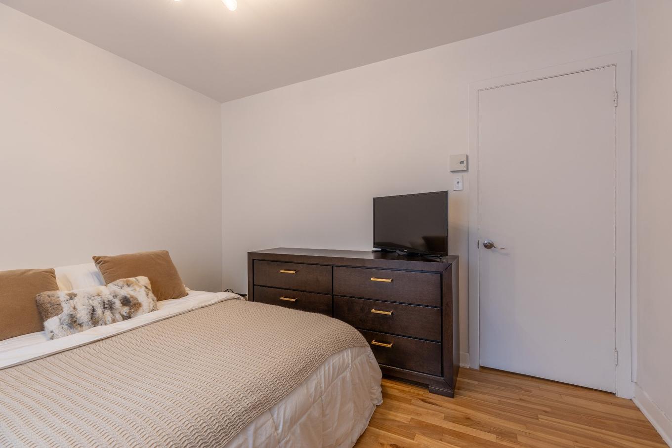 Primary bedroom - 6352 Boul. Des Roseraies, Montréal (Anjou), QC - Indoor Photo Showing Bedroom