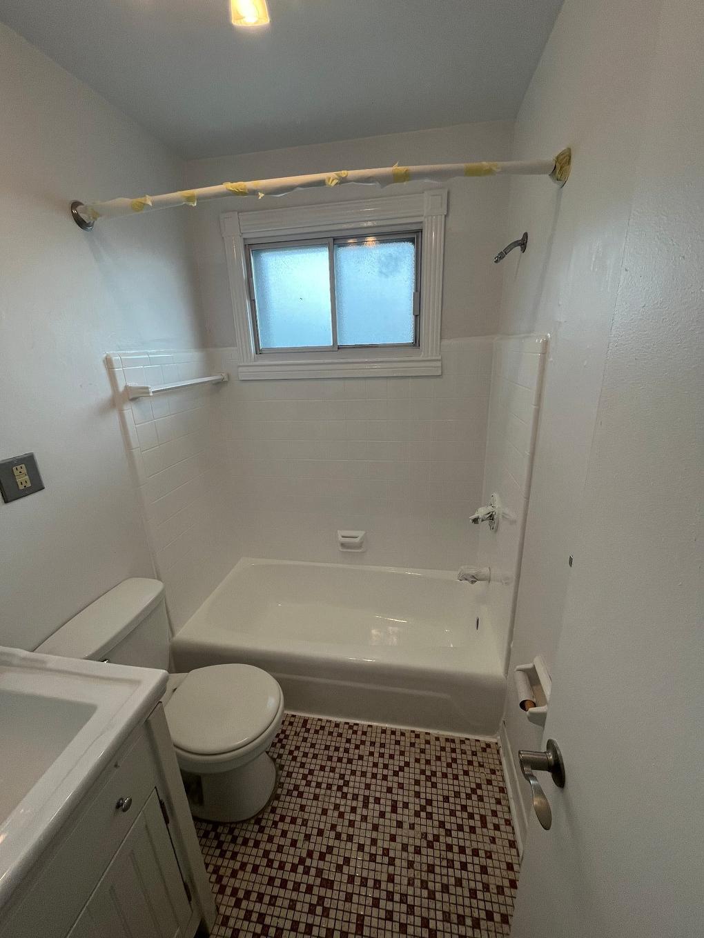 Bathroom - 6352 Boul. Des Roseraies, Montréal (Anjou), QC - Indoor Photo Showing Bathroom