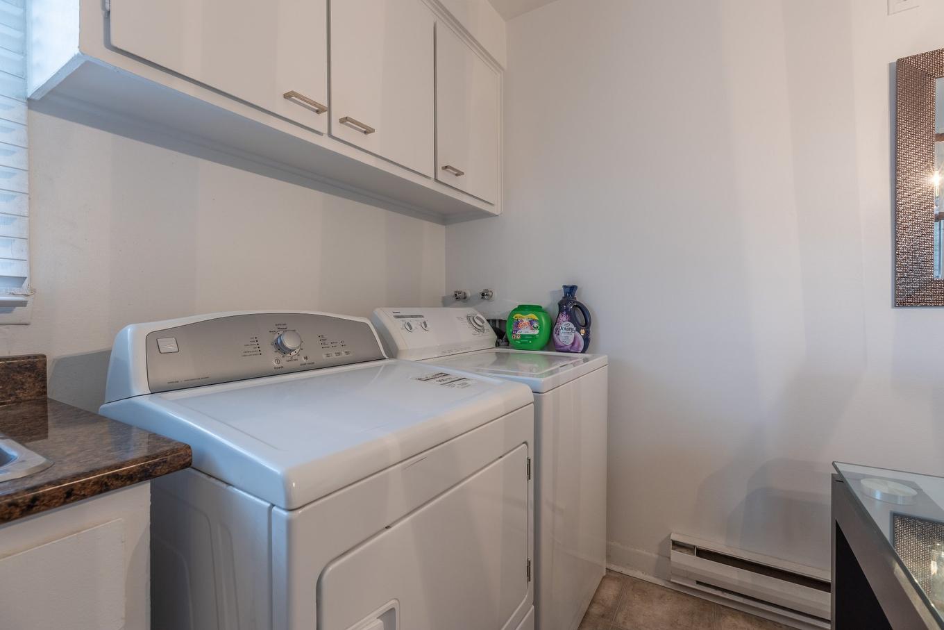 Kitchen - 6352 Boul. Des Roseraies, Montréal (Anjou), QC - Indoor Photo Showing Laundry Room