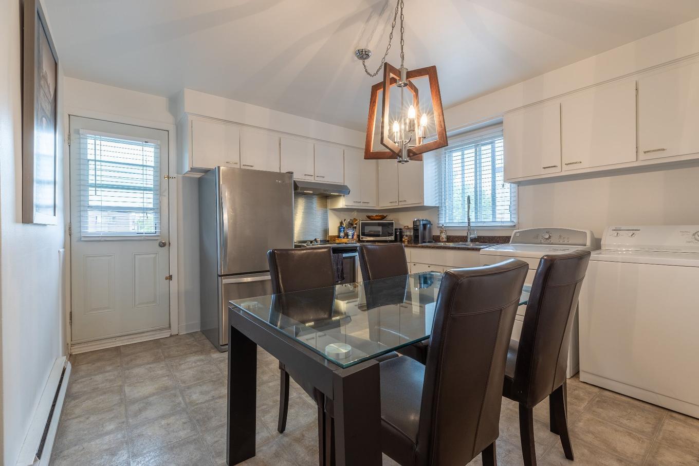 Kitchen - 6352 Boul. Des Roseraies, Montréal (Anjou), QC - Indoor