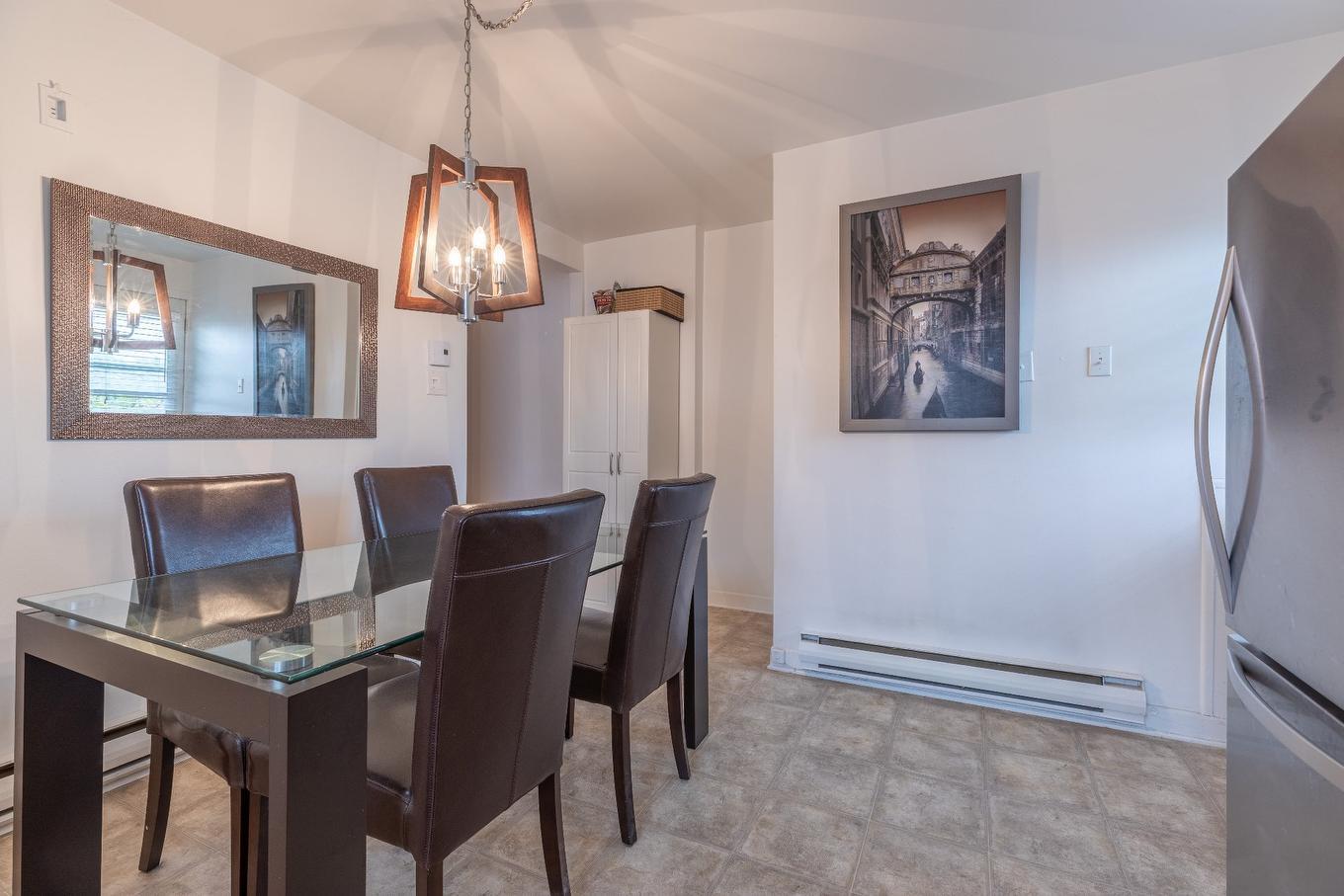 Kitchen - 6352 Boul. Des Roseraies, Montréal (Anjou), QC - Indoor Photo Showing Dining Room