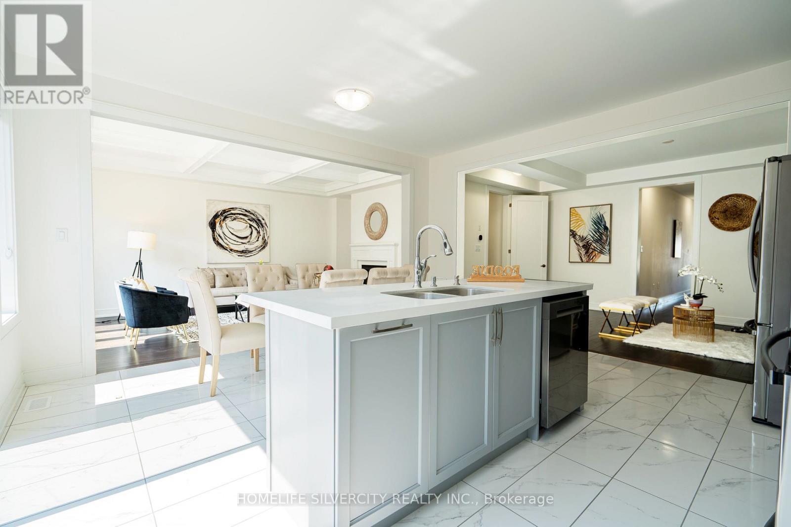 30 Orr Avenue, Erin, ON - Indoor Photo Showing Kitchen With Double Sink