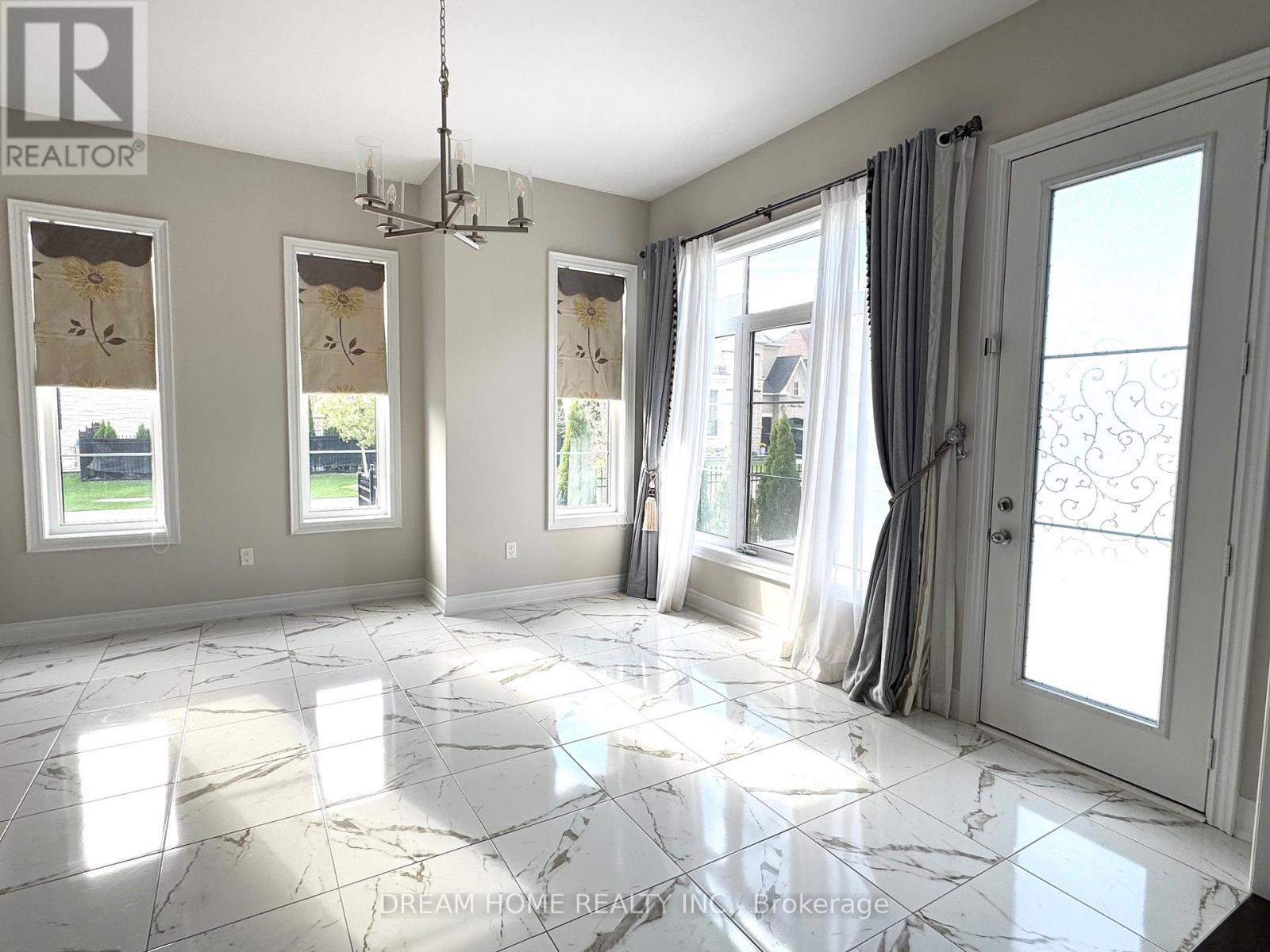 28 Larkin Avenue, King, ON - Indoor Photo Showing Other Room