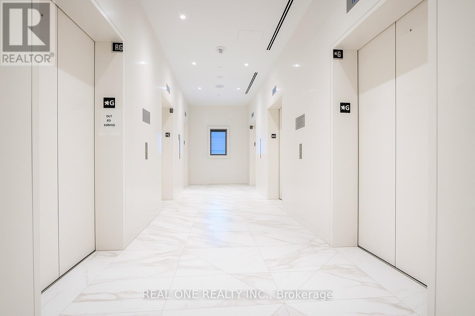 3512 - 3900 Confederation Parkway, Mississauga, ON - Indoor Photo Showing Other Room