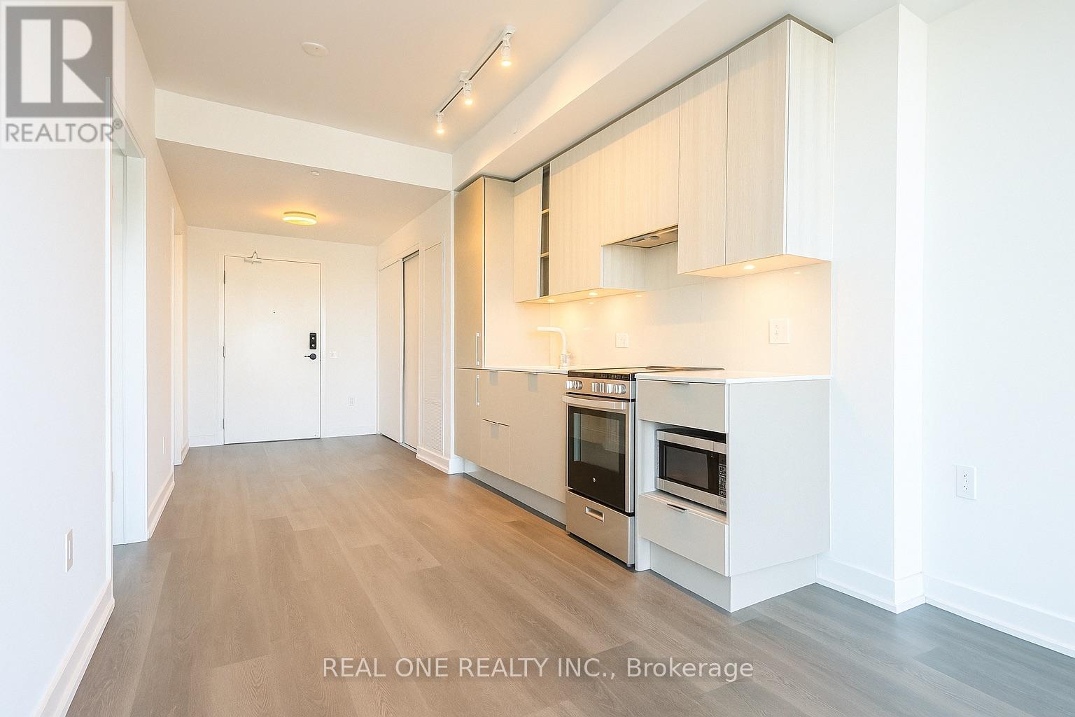 3512 - 3900 Confederation Parkway, Mississauga, ON - Indoor Photo Showing Other Room