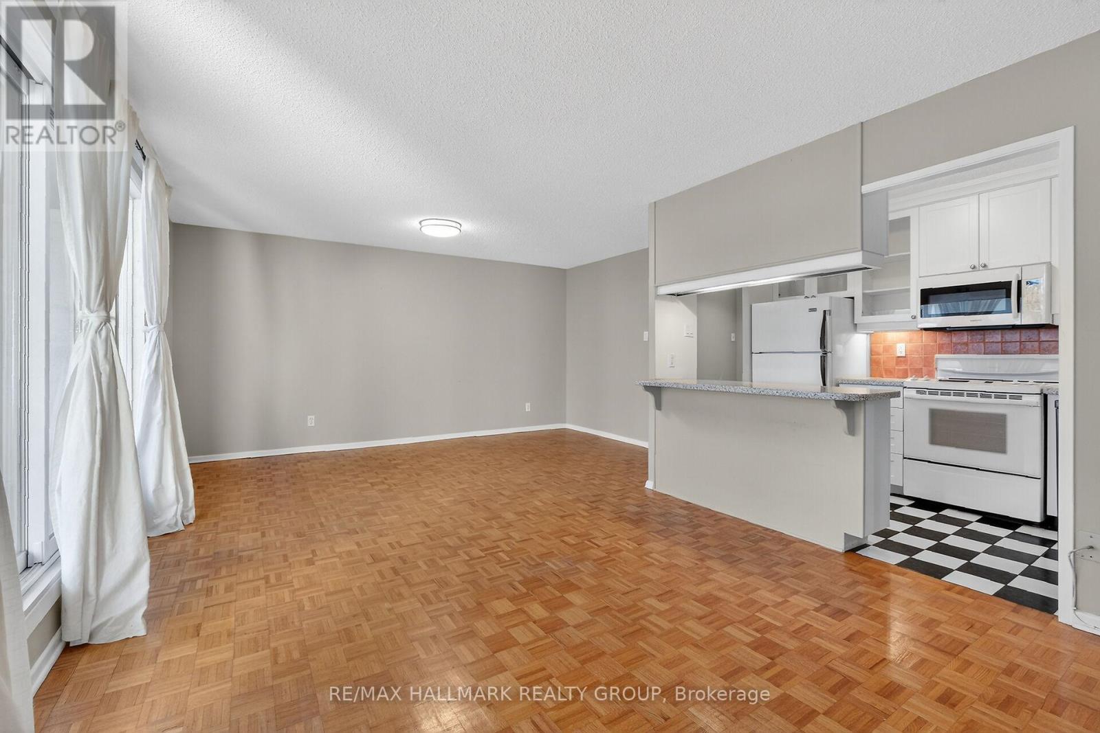 705 - 141 Somerset Street W, Ottawa, ON - Indoor Photo Showing Kitchen