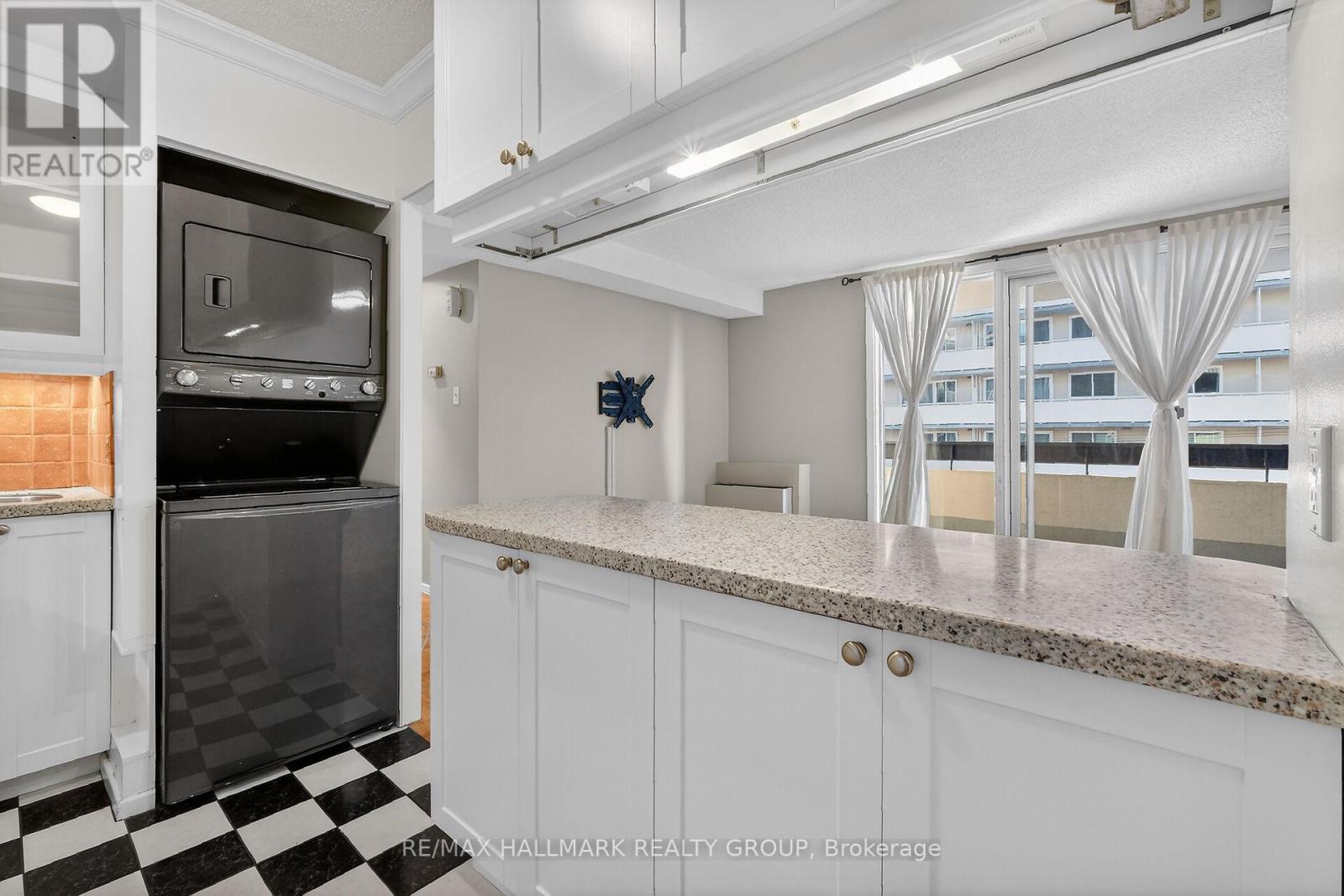 705 - 141 Somerset Street W, Ottawa, ON - Indoor Photo Showing Kitchen