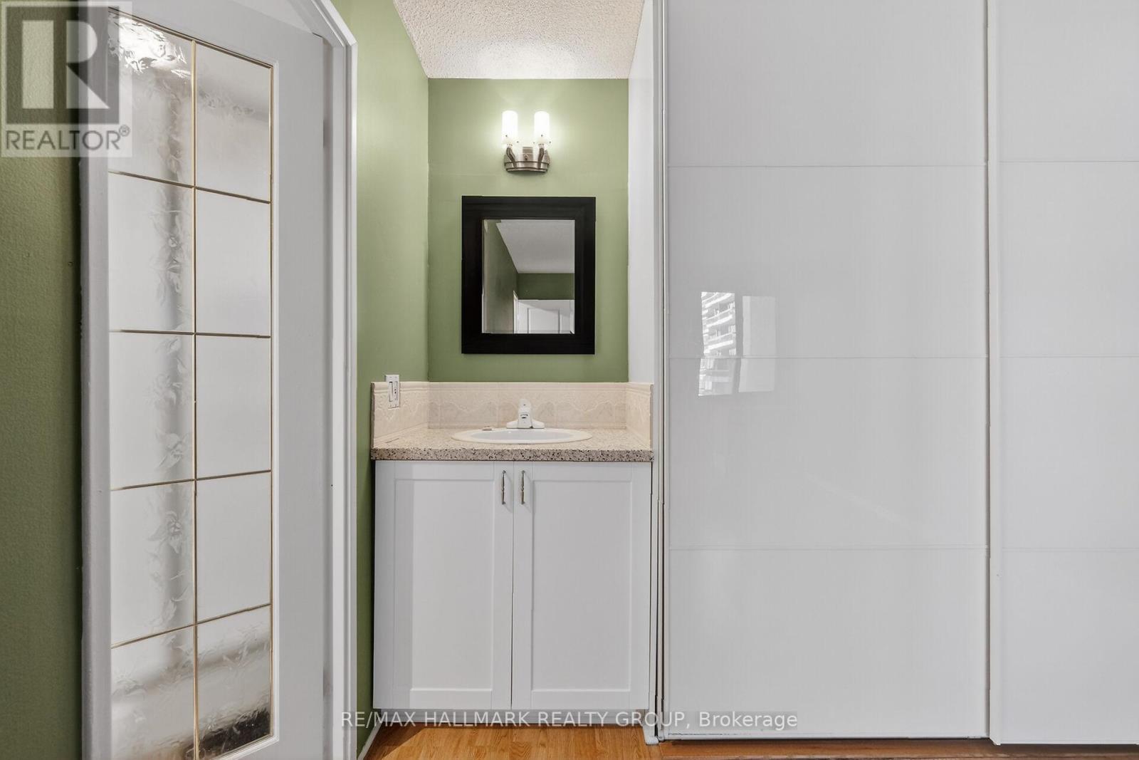 705 - 141 Somerset Street W, Ottawa, ON - Indoor Photo Showing Bathroom