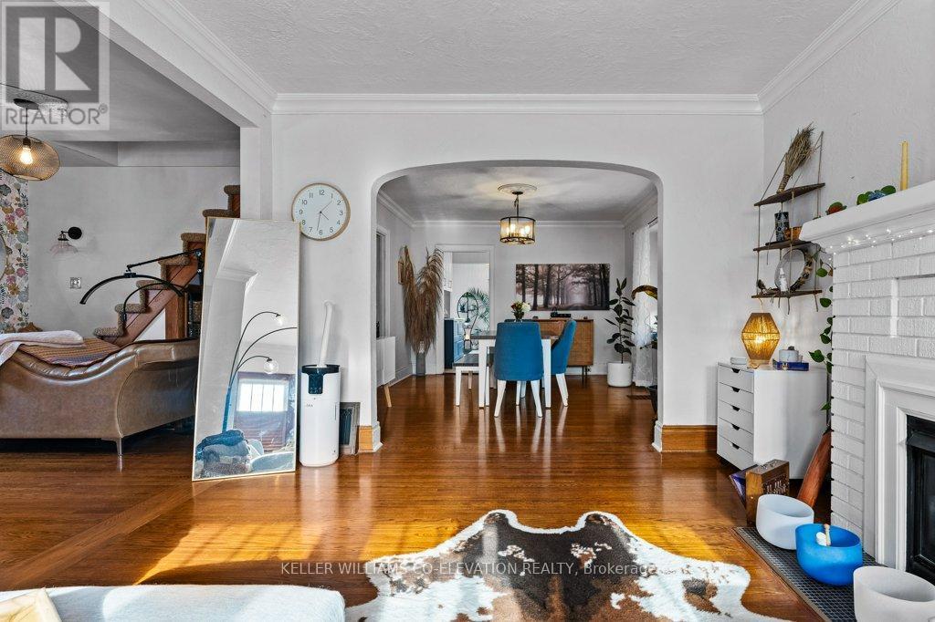 17 Junkin Street, St. Catharines, ON - Indoor Photo Showing Living Room With Fireplace