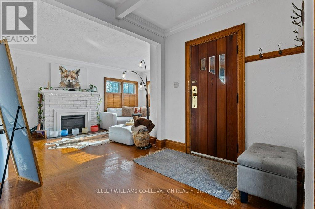 17 Junkin Street, St. Catharines, ON - Indoor Photo Showing Living Room With Fireplace