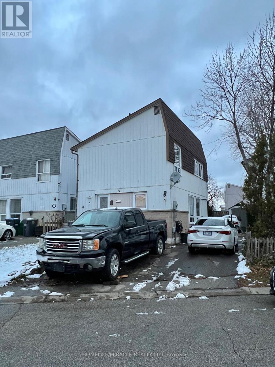 5 Glencairn Square, Brampton, ON - Outdoor