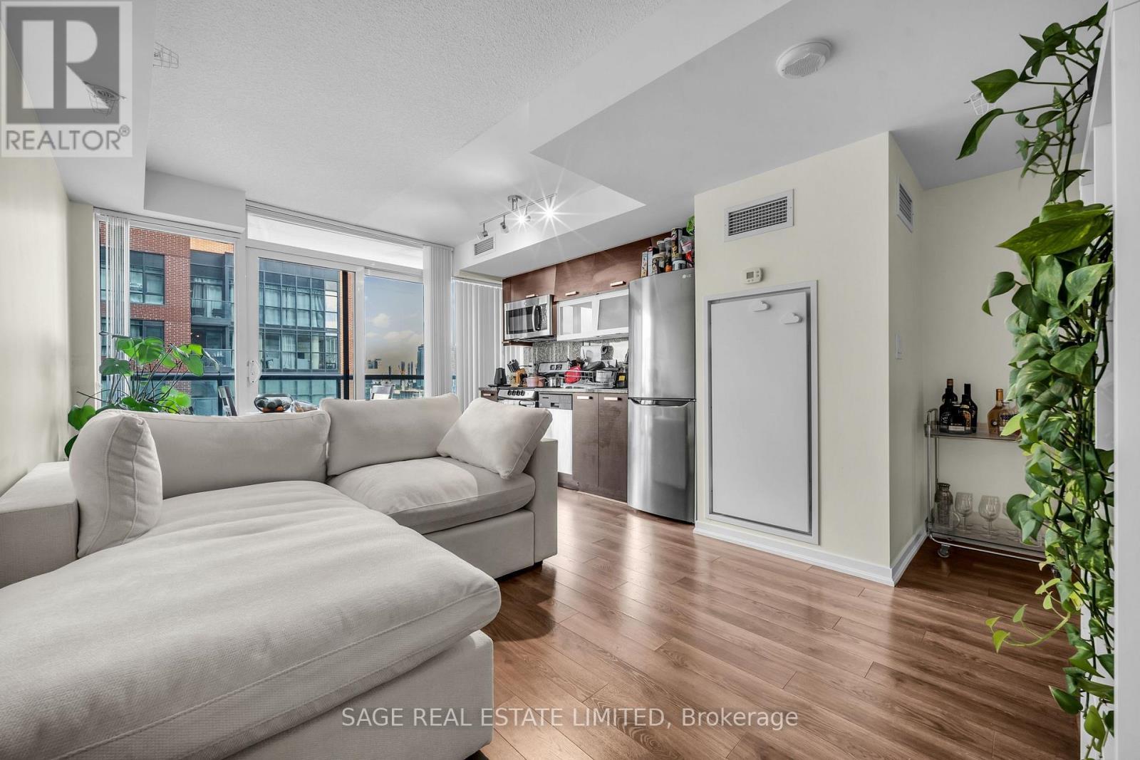 1210E - 36 Lisgar Street, Toronto, ON - Indoor Photo Showing Living Room