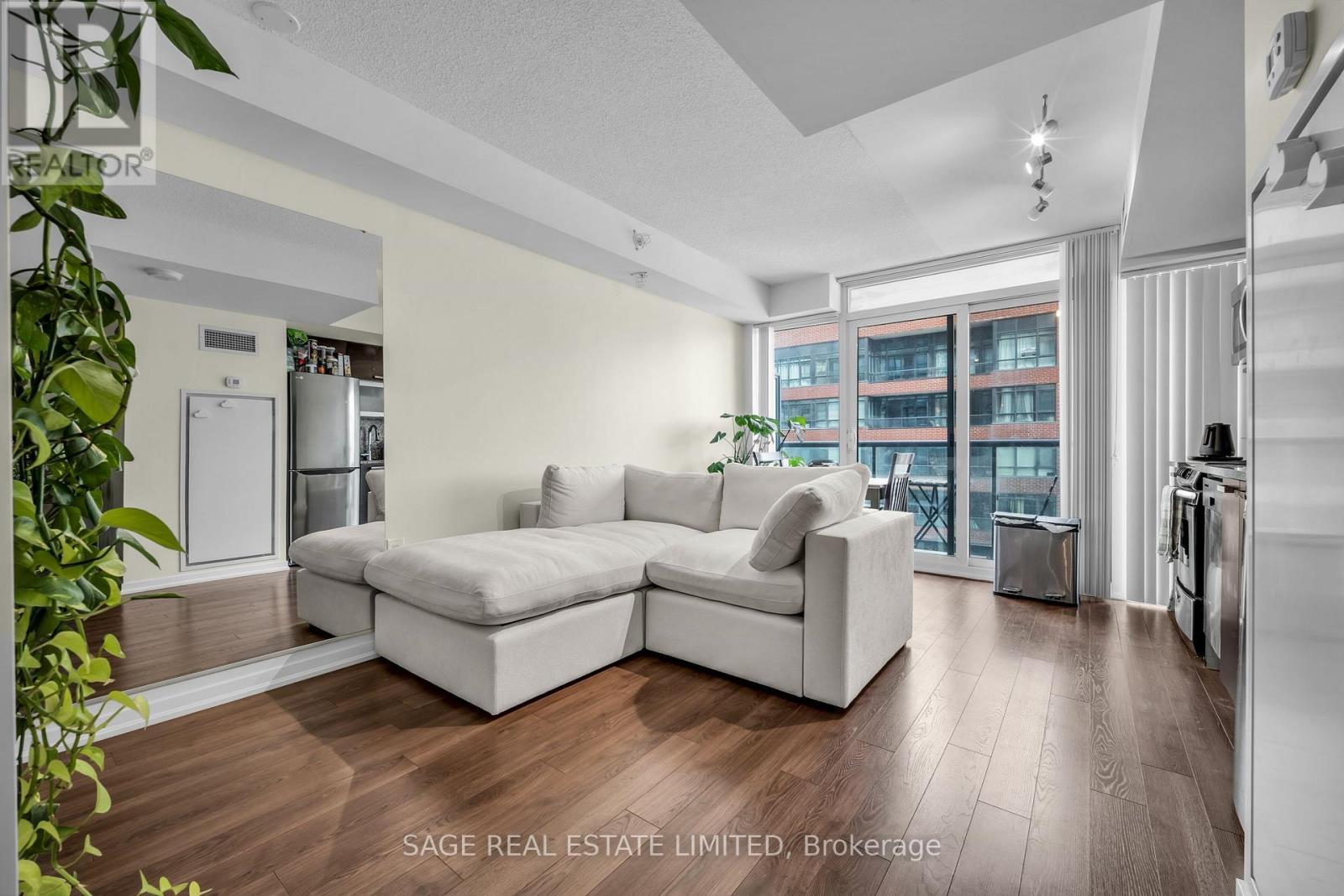 1210E - 36 Lisgar Street, Toronto, ON - Indoor Photo Showing Living Room
