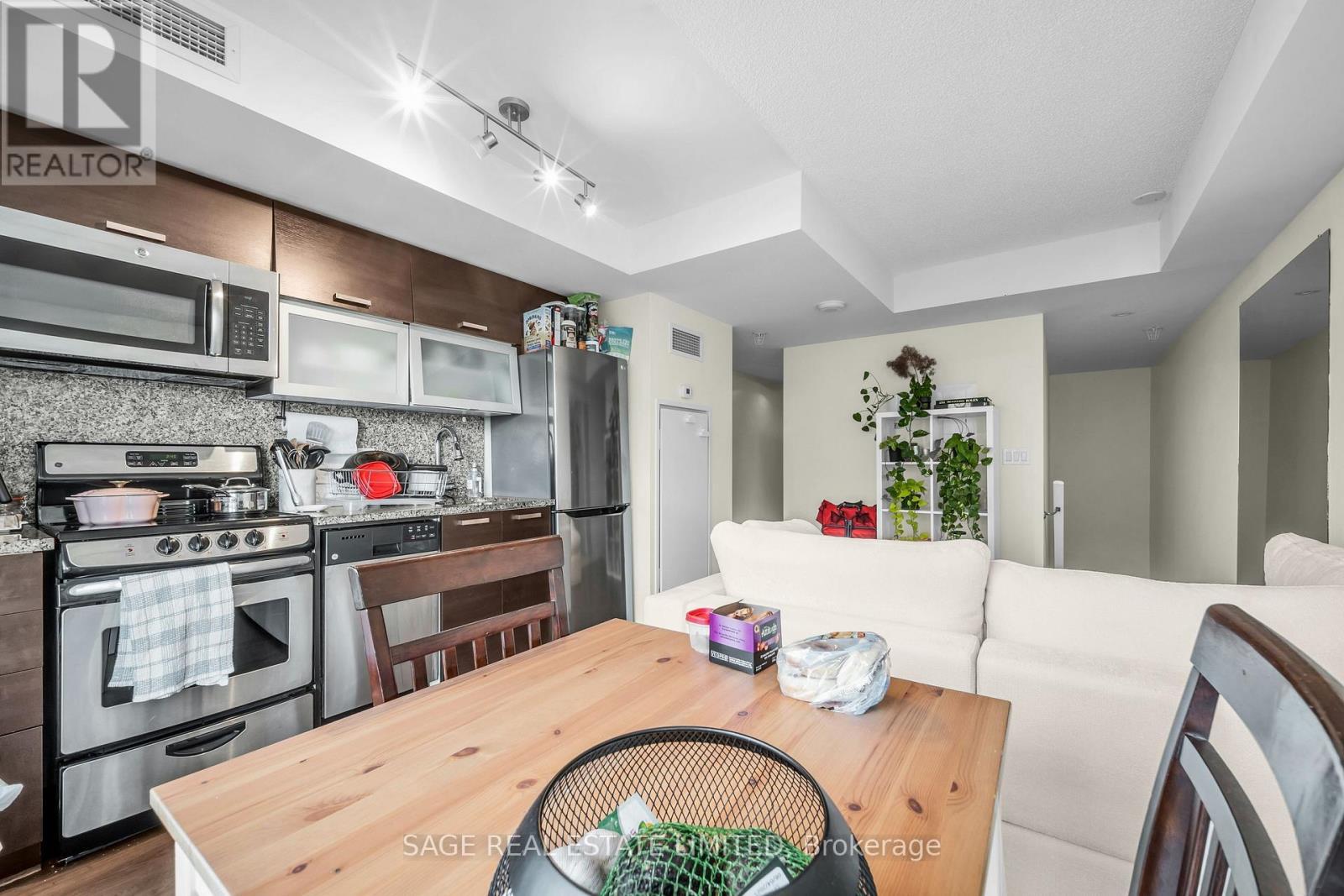 1210E - 36 Lisgar Street, Toronto, ON - Indoor Photo Showing Kitchen